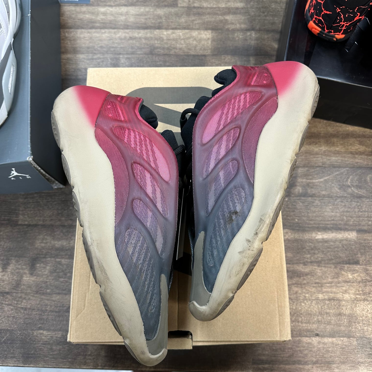 Fade Carbon Yeezy 700 V3 (USED)