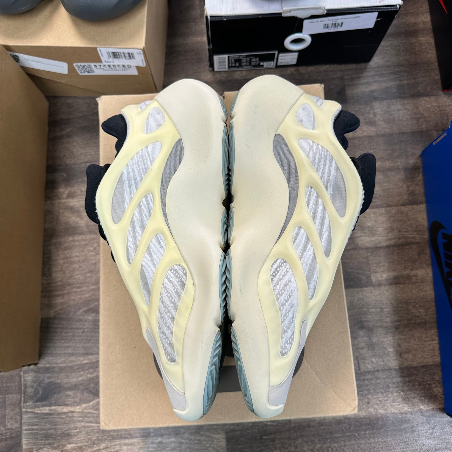 Yeezy Boost 700 V3 Azael (USED)