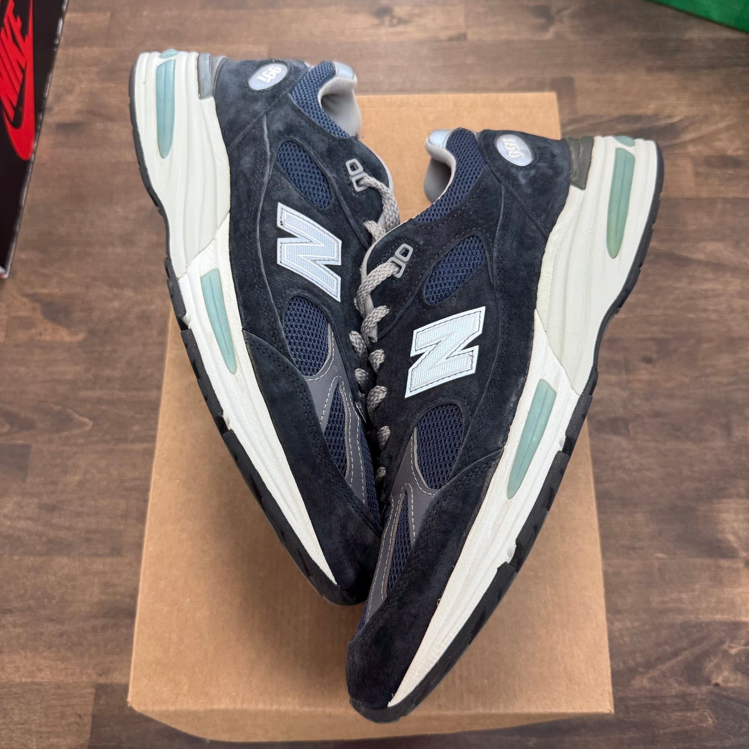 991v2 Made in England Kombu New Balance (USED, No Box)