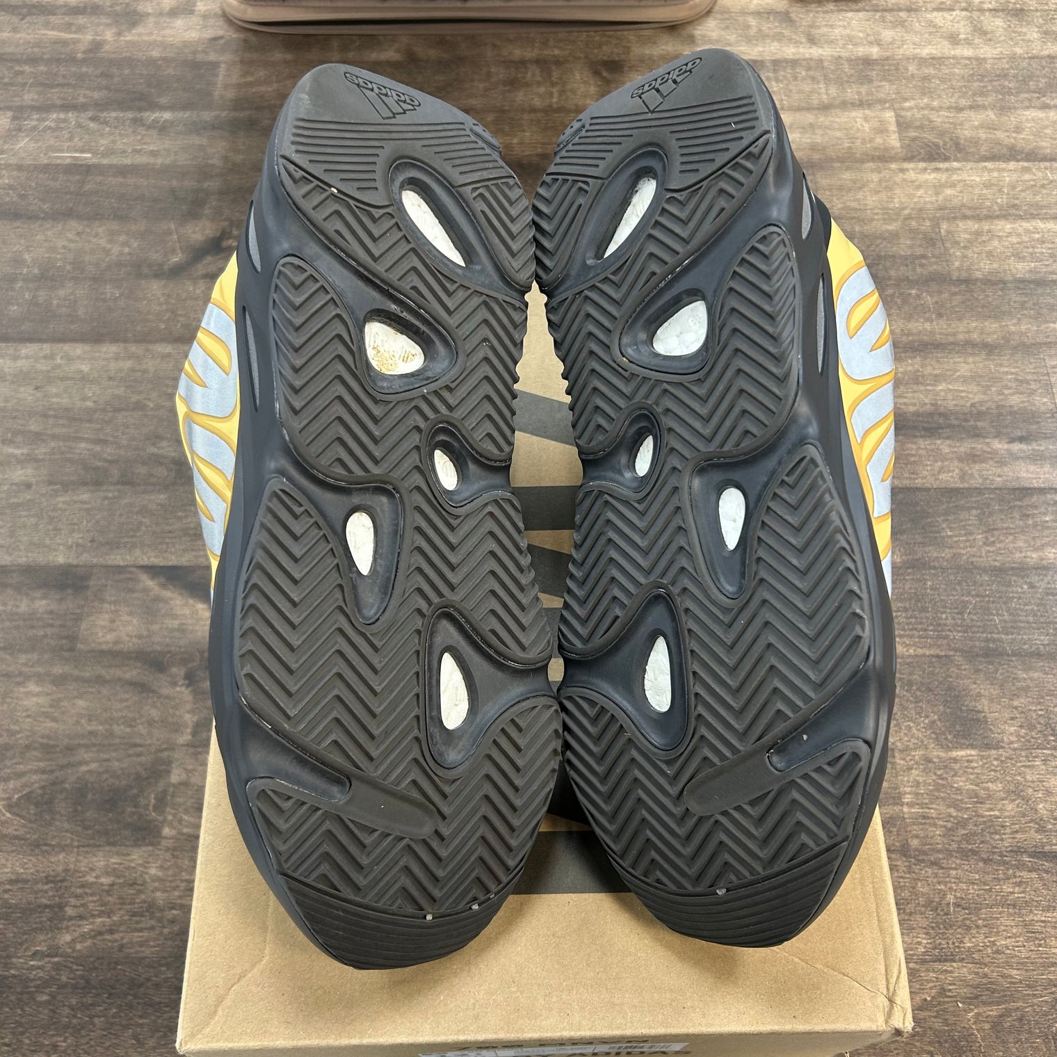Honey Flux Yeezy 700 MNVN (USED)