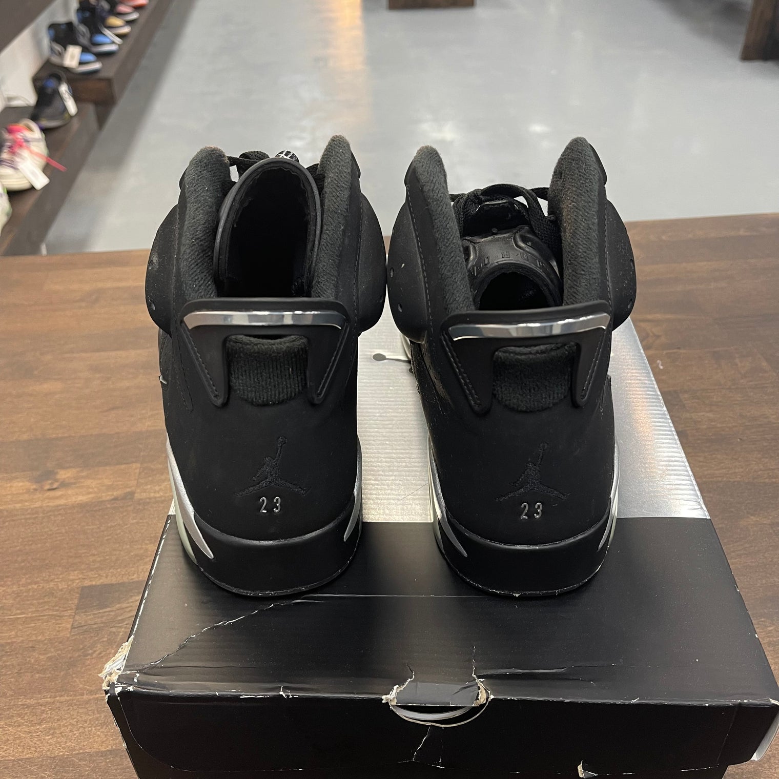 Chrome Jordan 6 (USED)