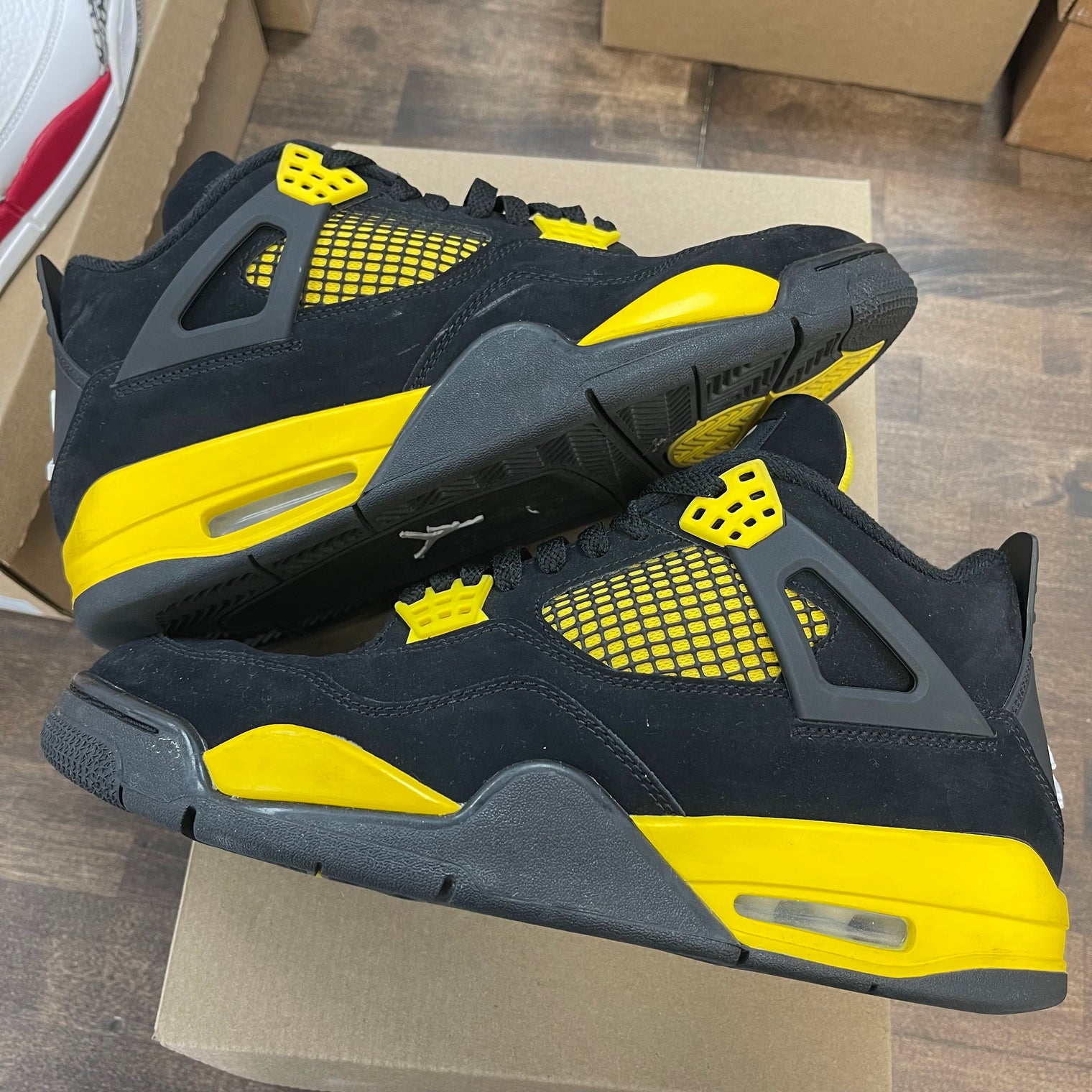 Yellow Thunder Jordan 4 (USED,No Box)
