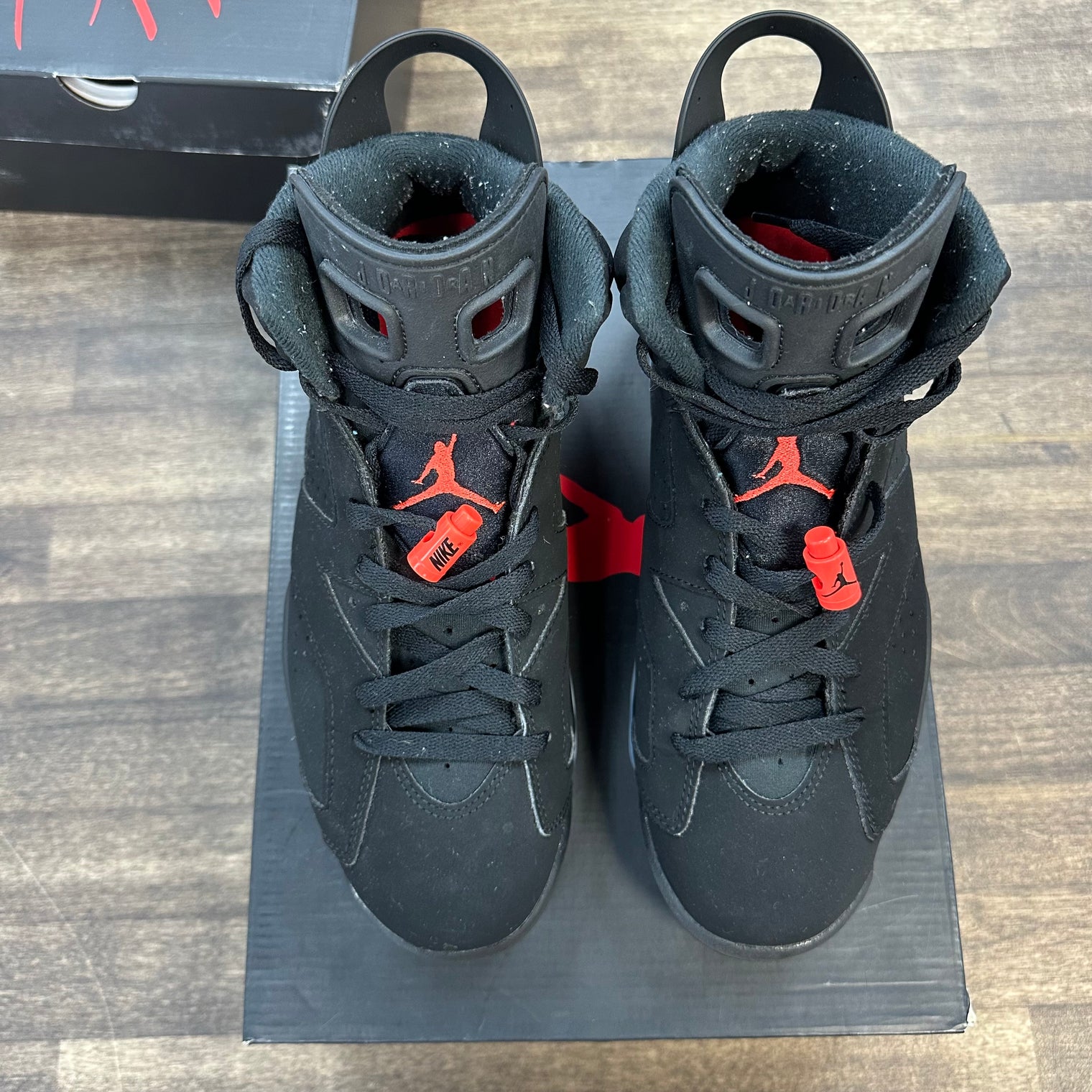 Infrared Jordan 6 Retro (Lightly Worn)