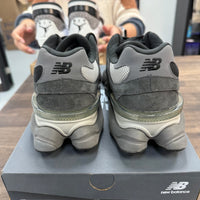 Black Castlerock New Balance 9060 (USED)