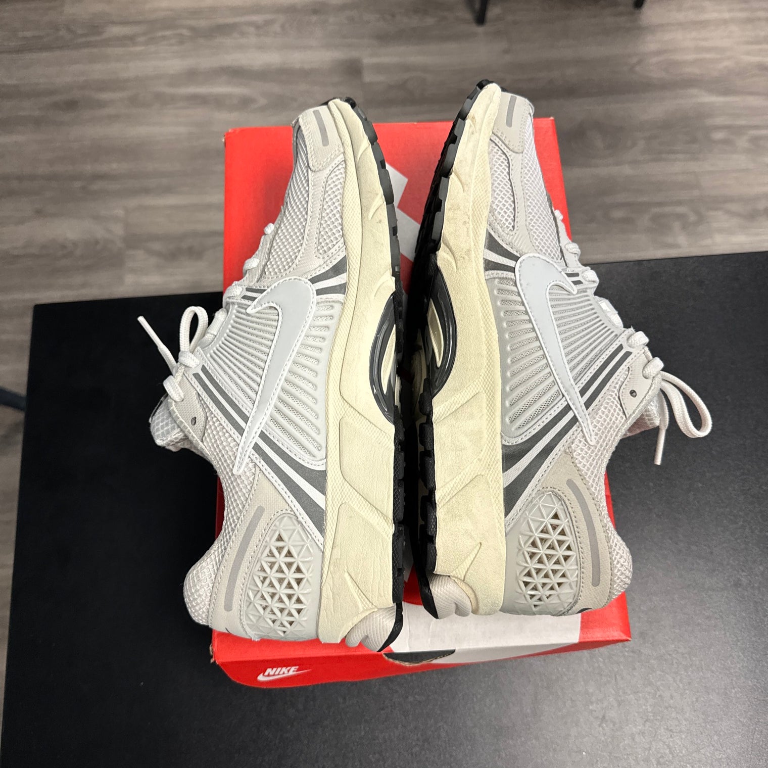 Platinum Tint Nike Vomero 5 (USED)