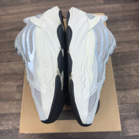 Static Yeezy 700 V2 (USED)