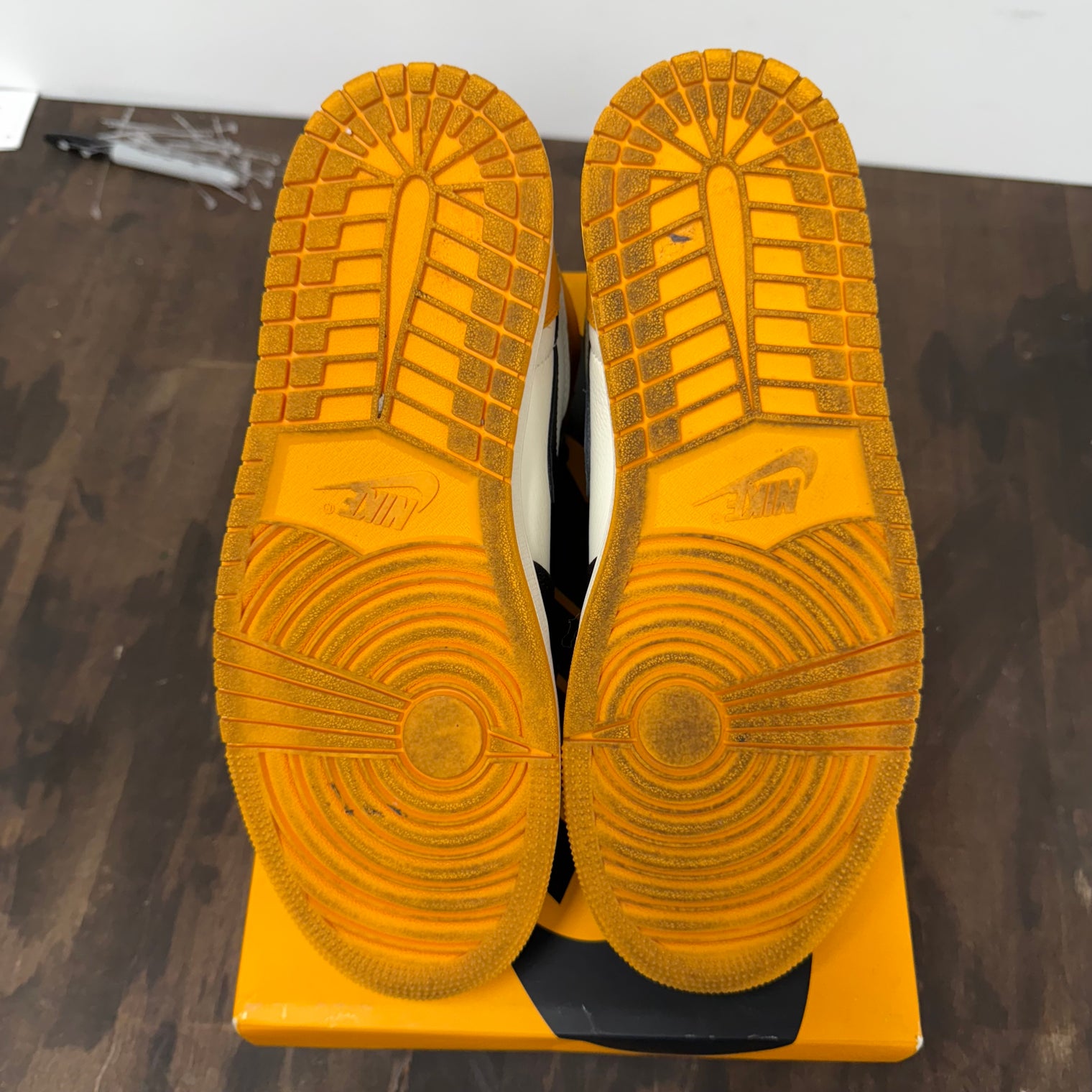 Taxi Yellow Toe Jordan 1 High  (USED)