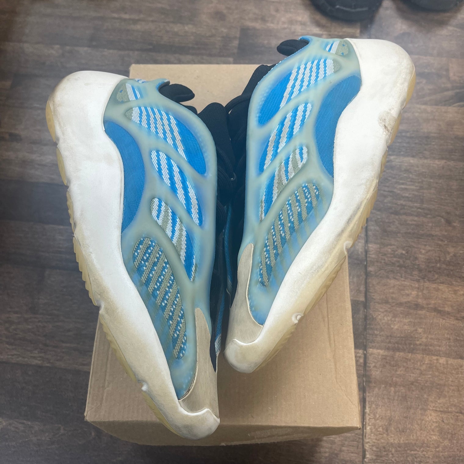 Arzareth Yeezy 700 V3 (USED, No Box)