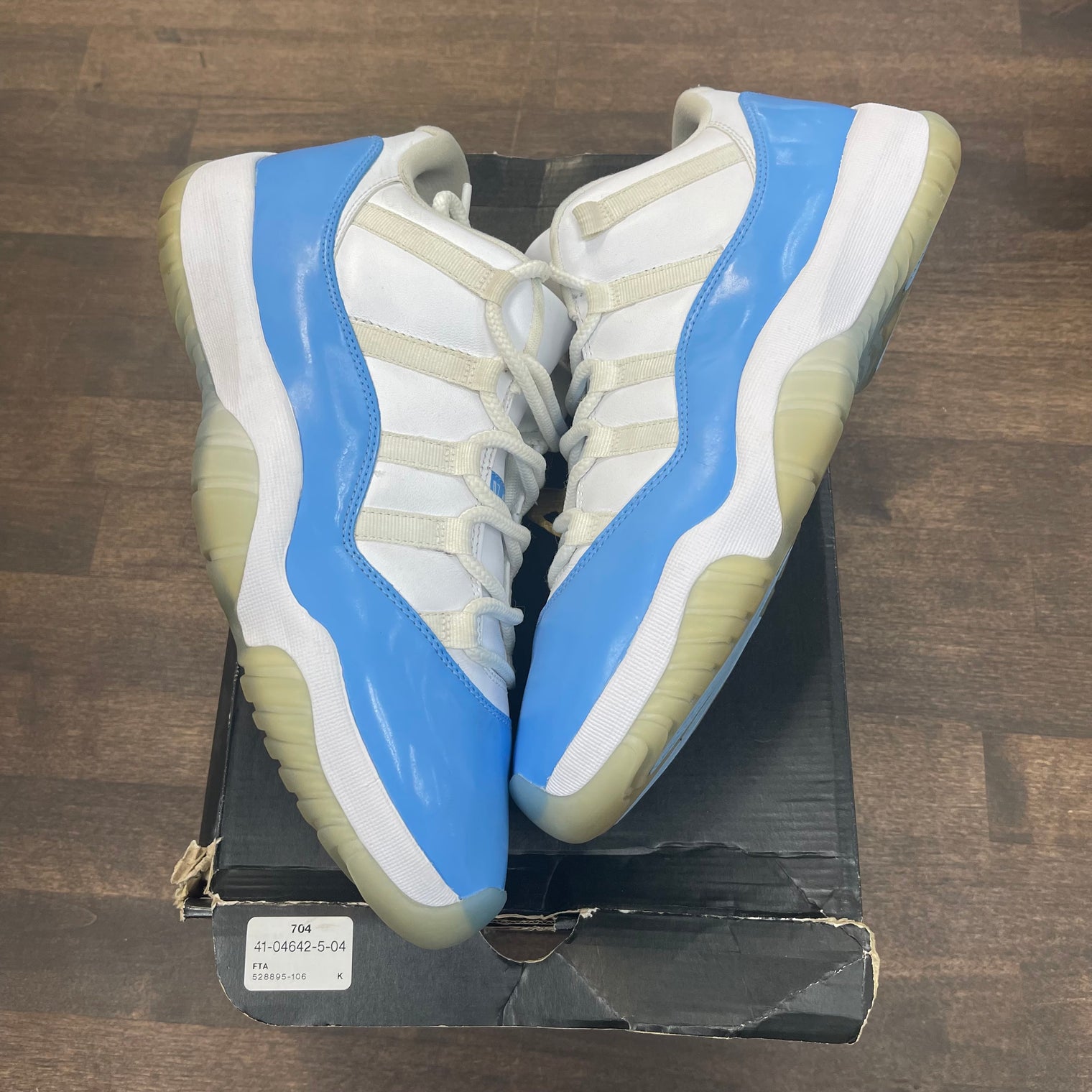 UNC Jordan 11 Low (USED)