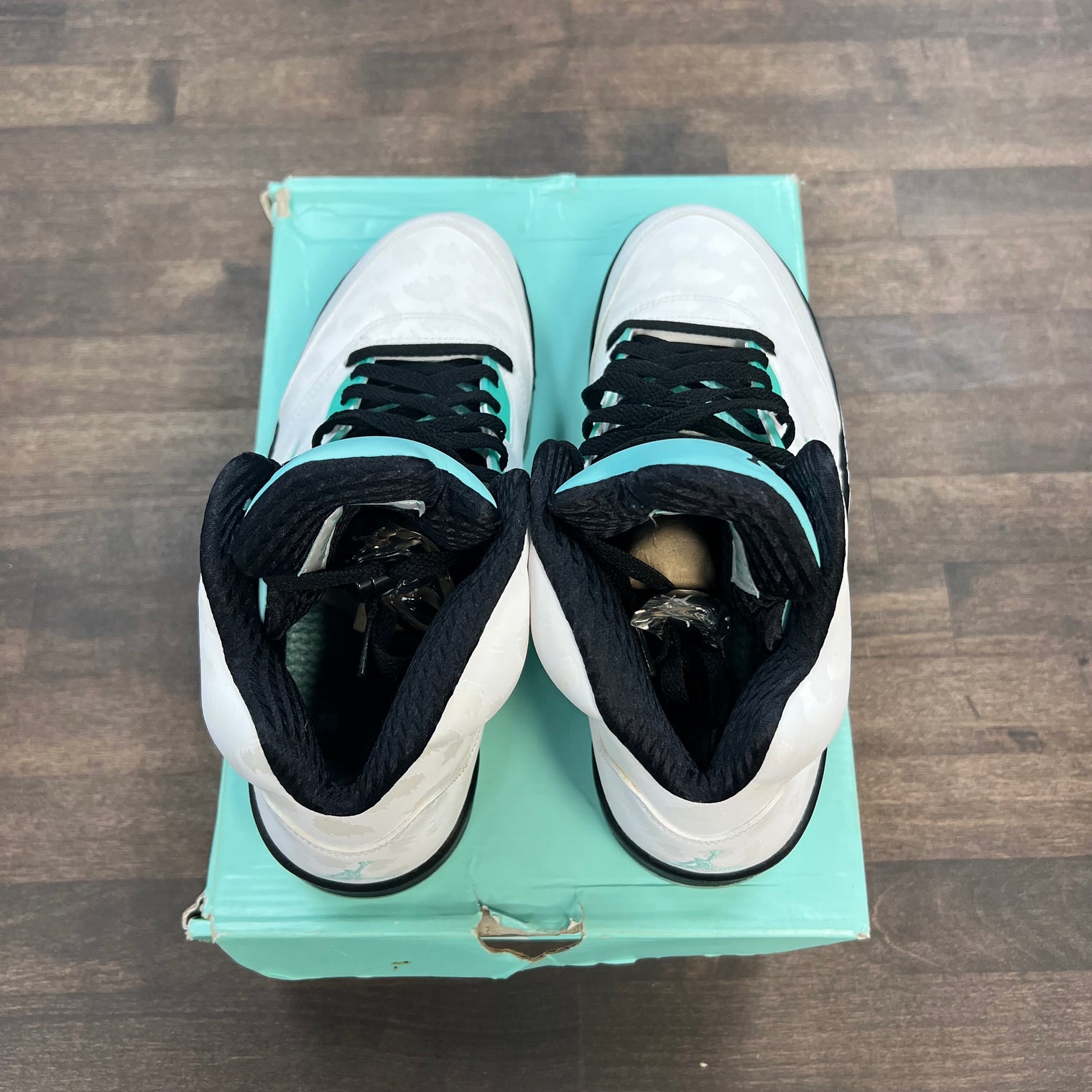 Island Green Jordan 5 Retro (USED)
