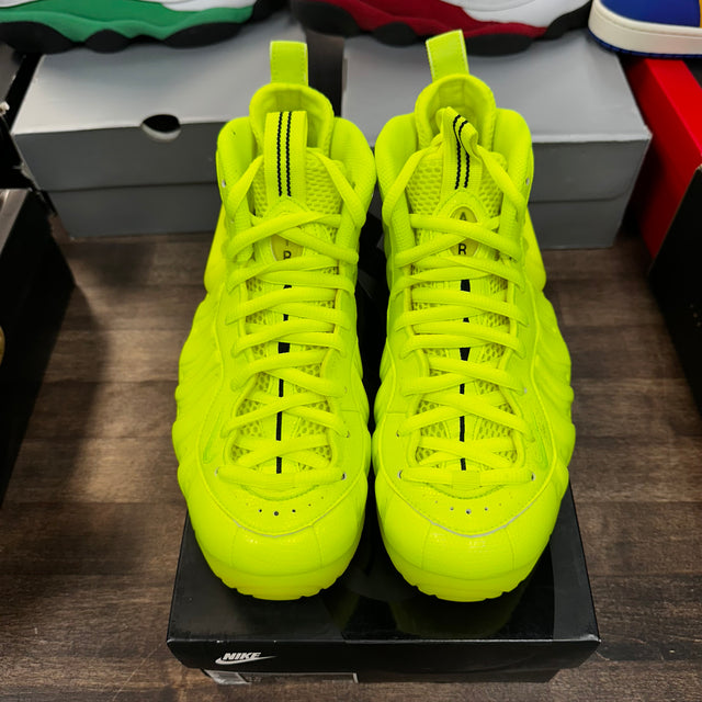 Volt Foamposite One (USED)