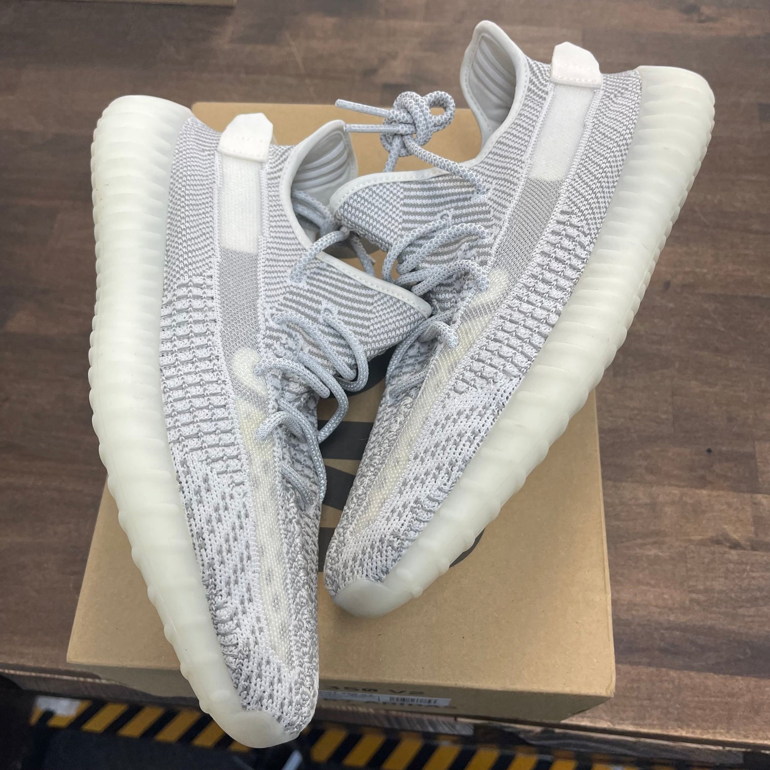 Static Yeezy 350 (USED)