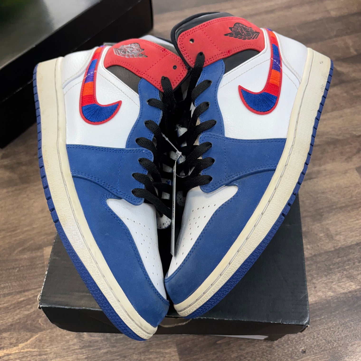 Multi-Color Swoosh Jordan 1 Mid SE (USED)
