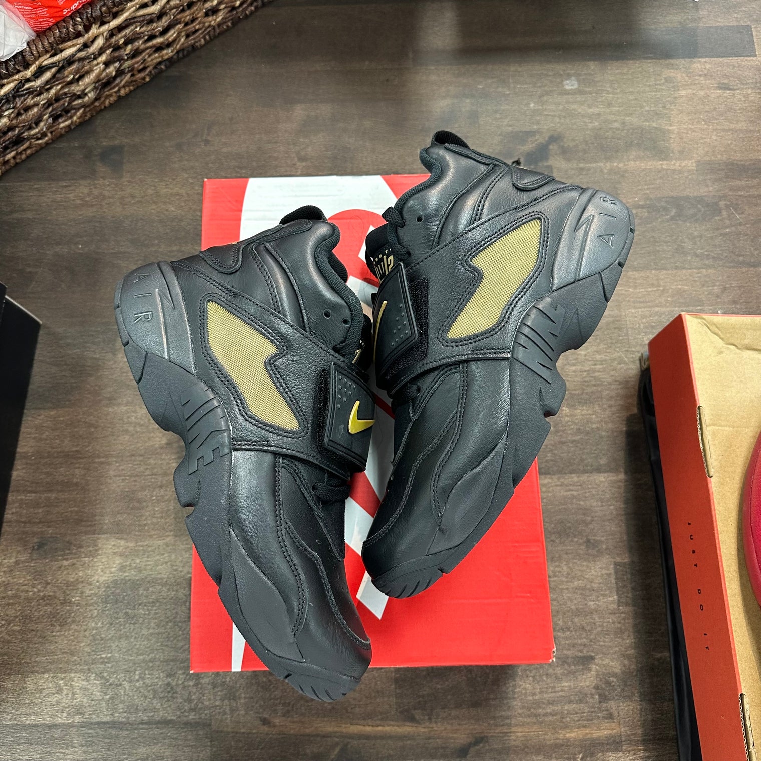 Signing Day Nike Air Diamond Turf (USED)