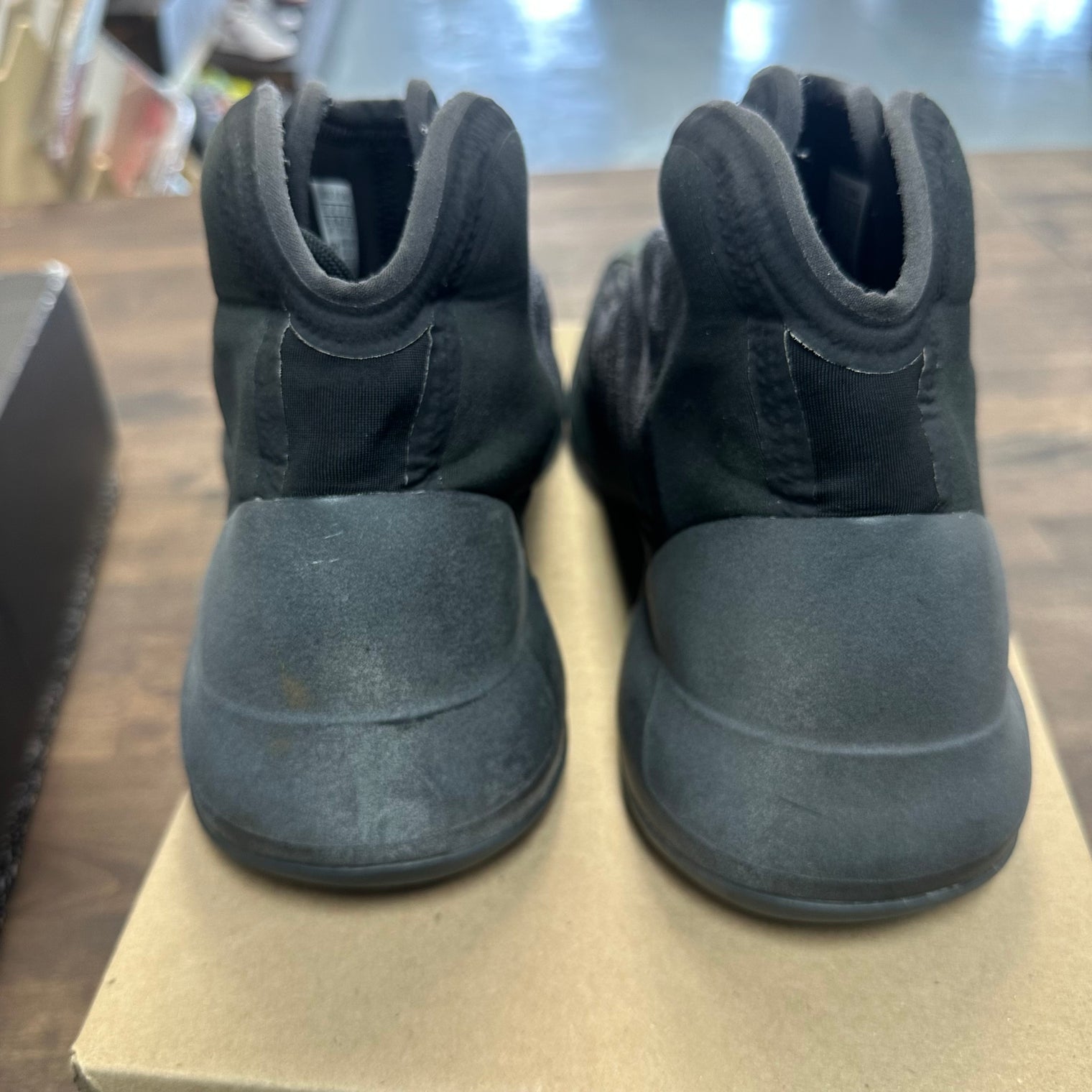 Onyx QNTM Adidas Yeezy (USED, No Box)