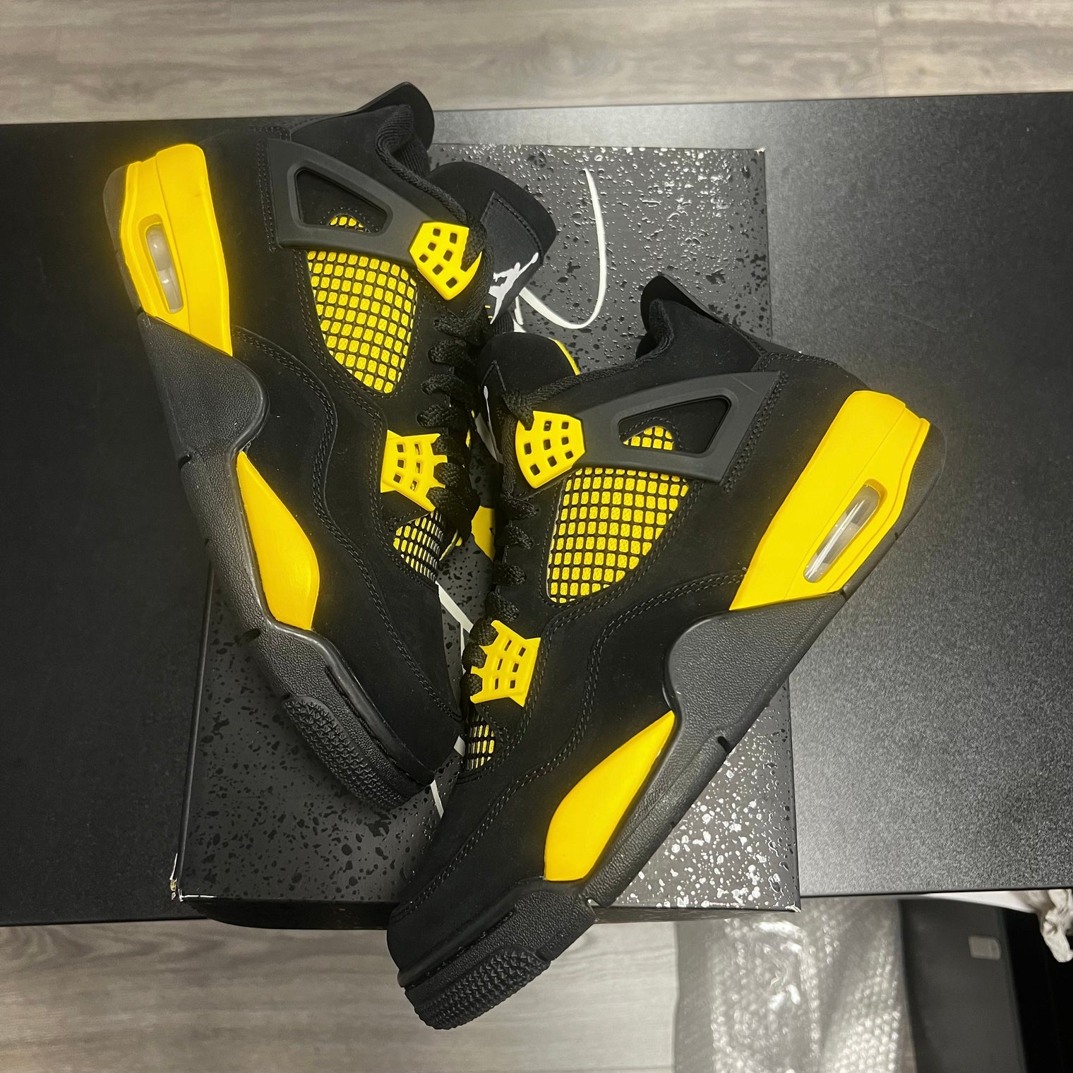Yellow Thunder Jordan 4 (USED)