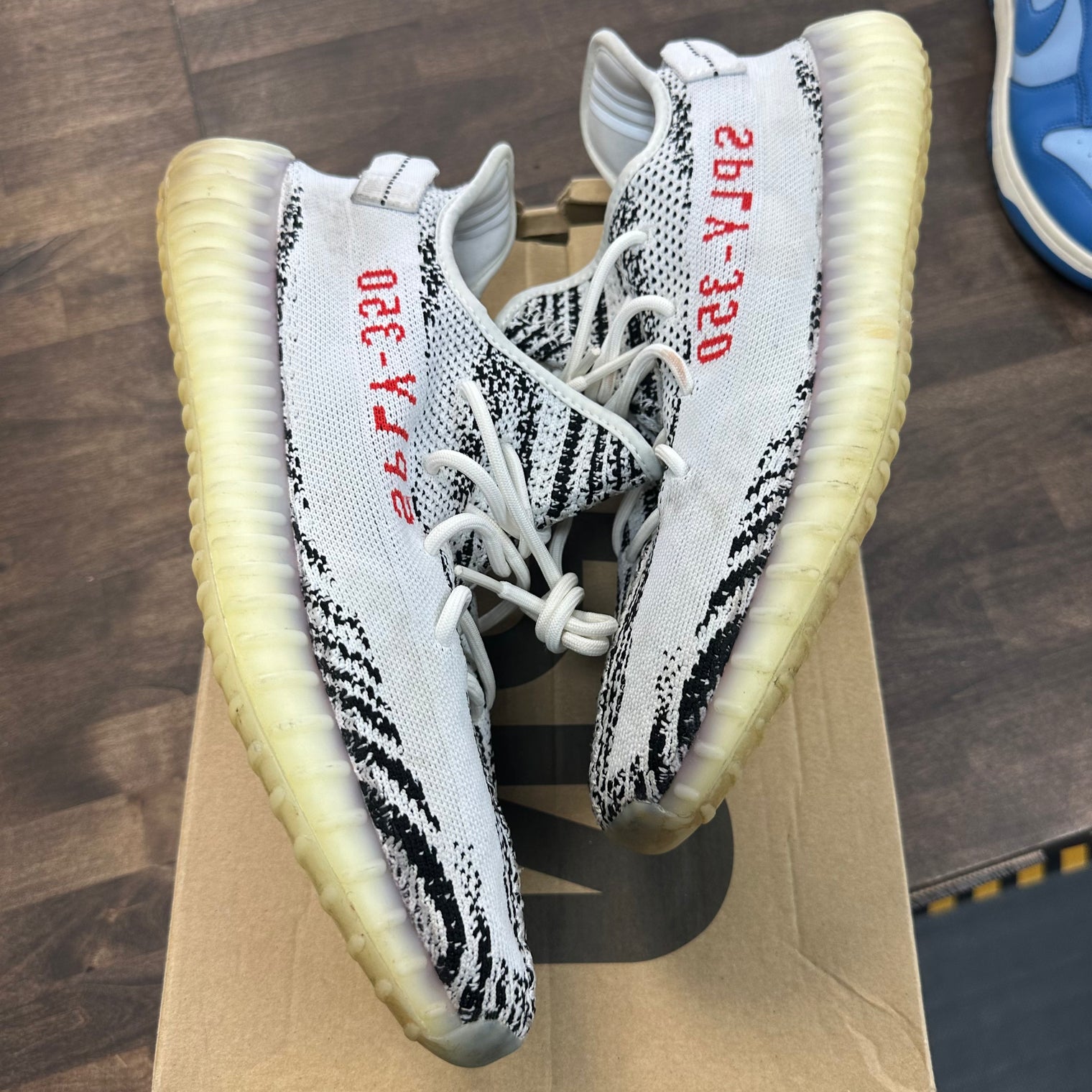 Zebra Yeezy 350 2017 (USED)