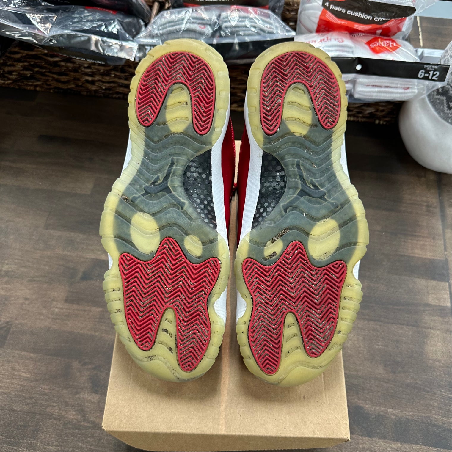 Win like 96 Jordan 11 (USED,NO BOX)