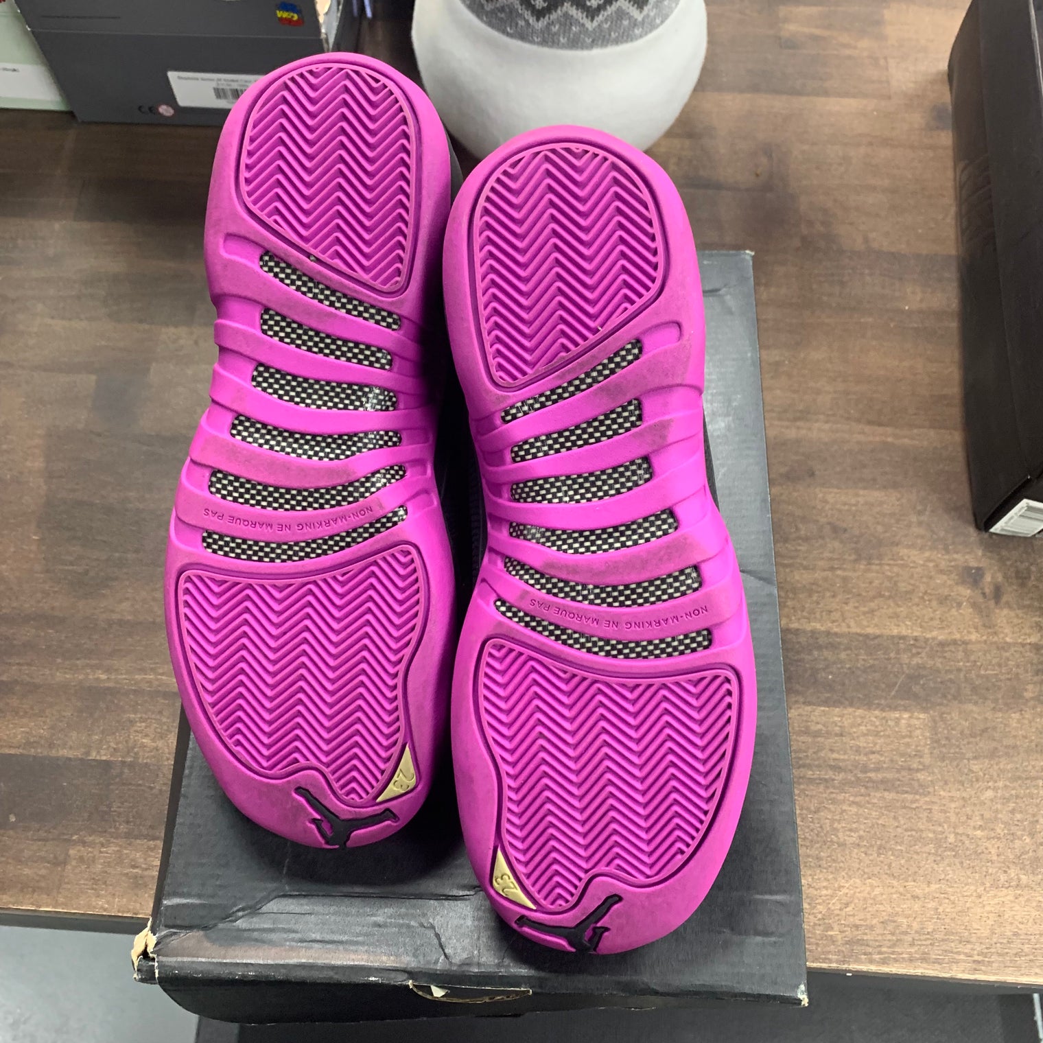 (GS) Hyper Violet Jordan 12 (USED)