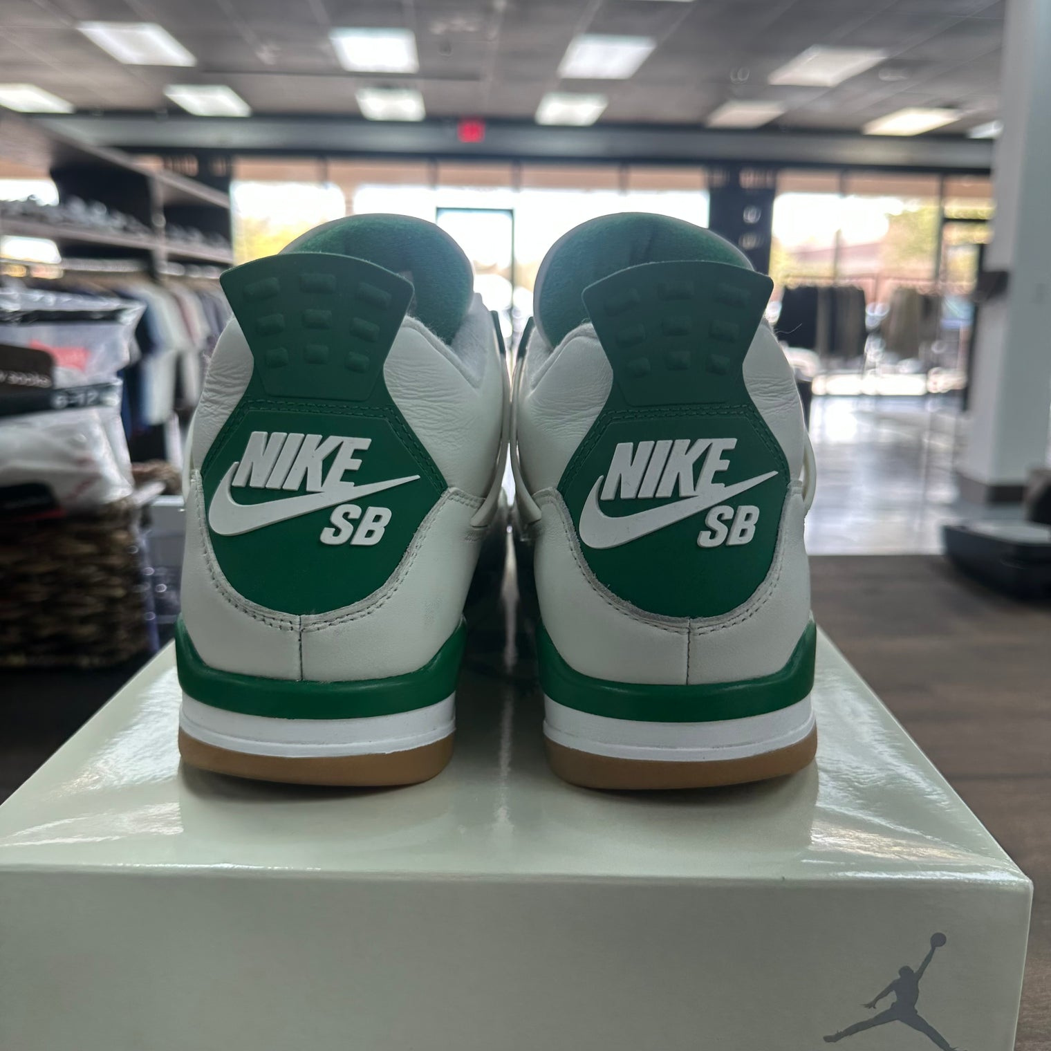 Pine Green SB Jordan 4 (USED)