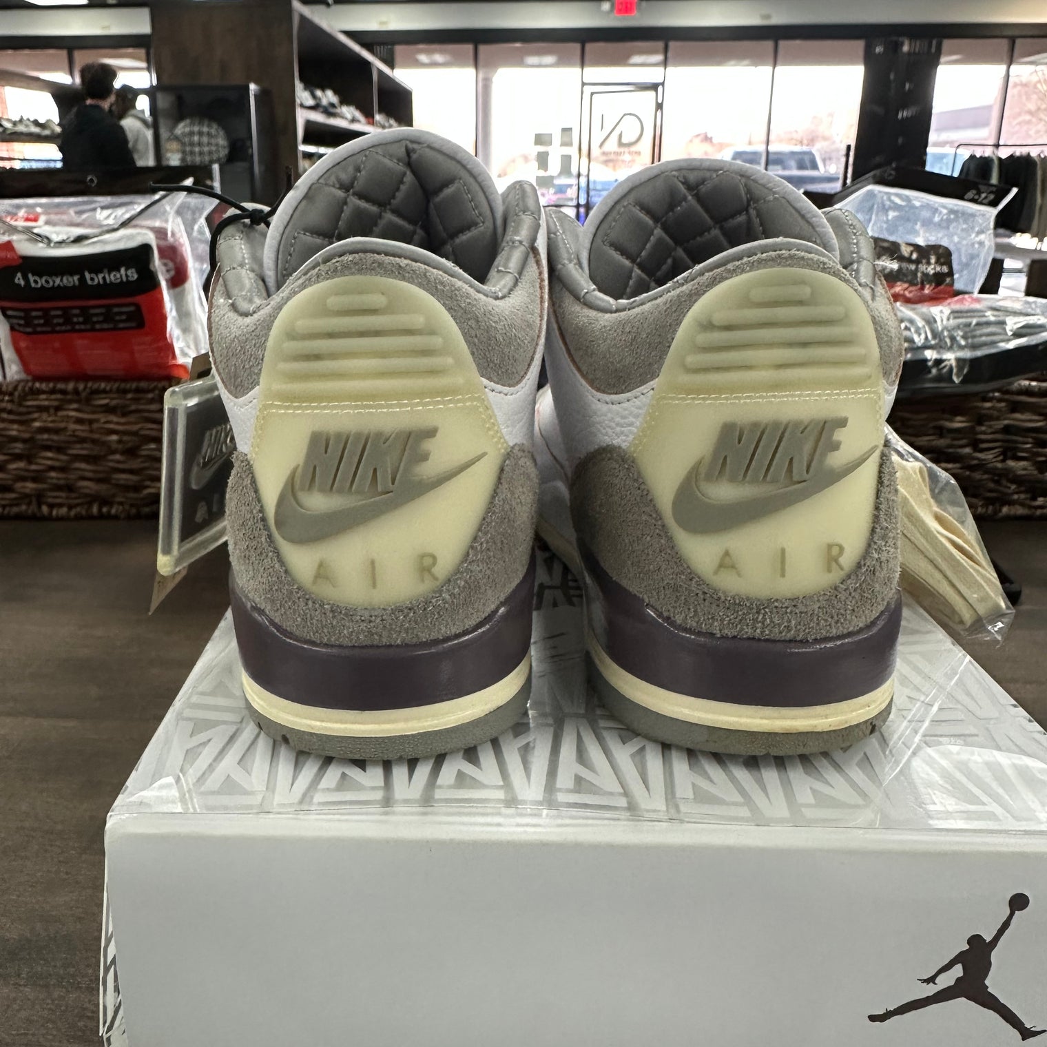A Ma Manière Jordan 3 (W) (USED)