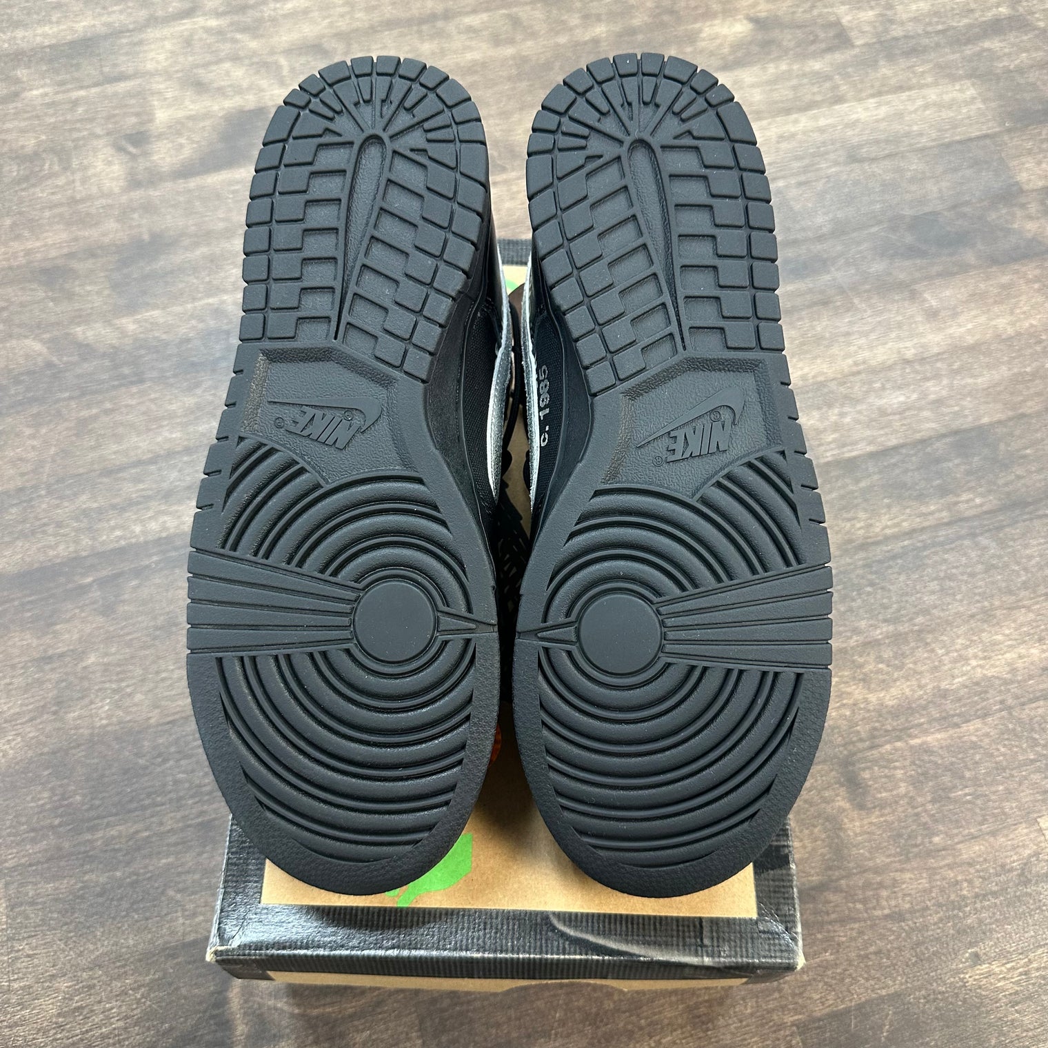 Lot 50 of 50 Off-White Dunk Low (Lightly worn)