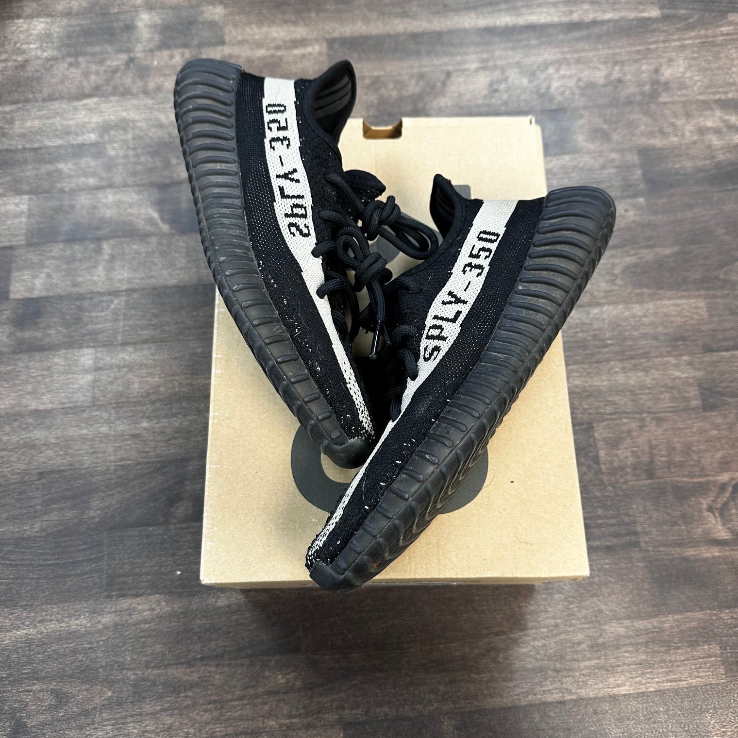 Oreo Yeezy 350 (USED)