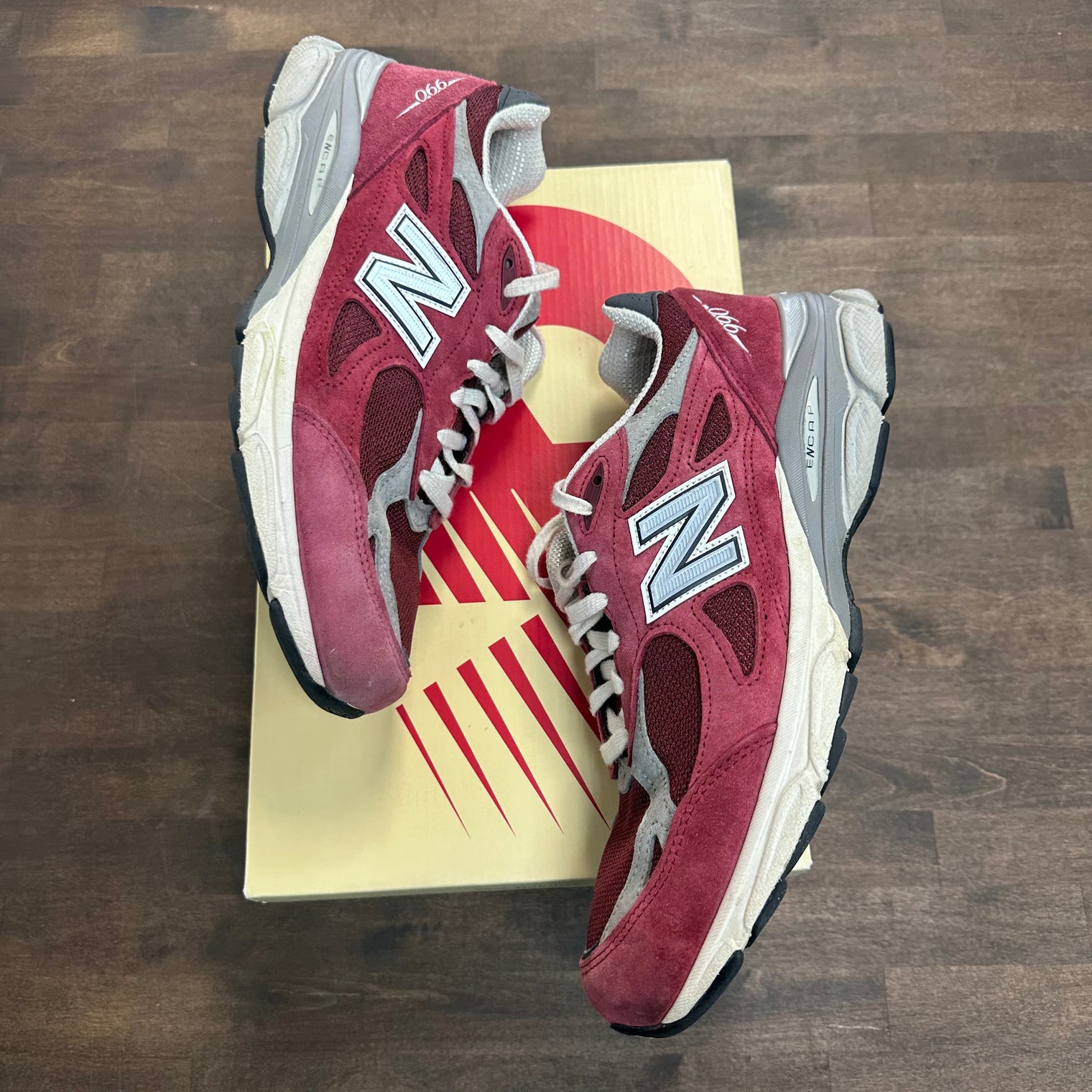 Scarlet Teddy Santis New Balance 990V3 (USED)