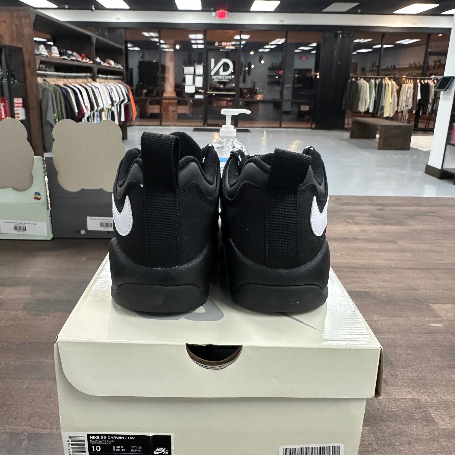 Black Supreme Nike SB Darwin Low (USED)