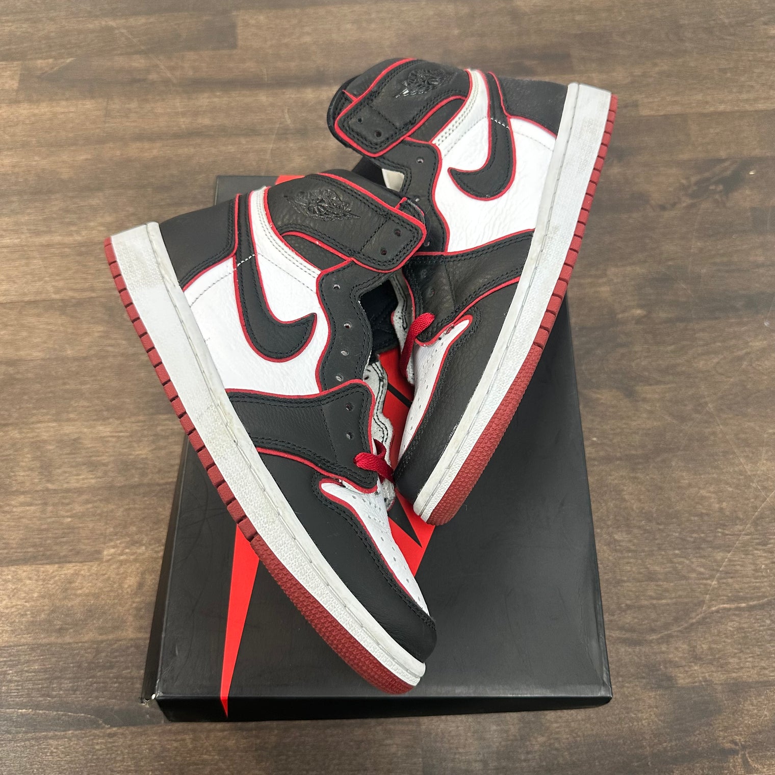 Bloodline Jordan 1 High (USED)