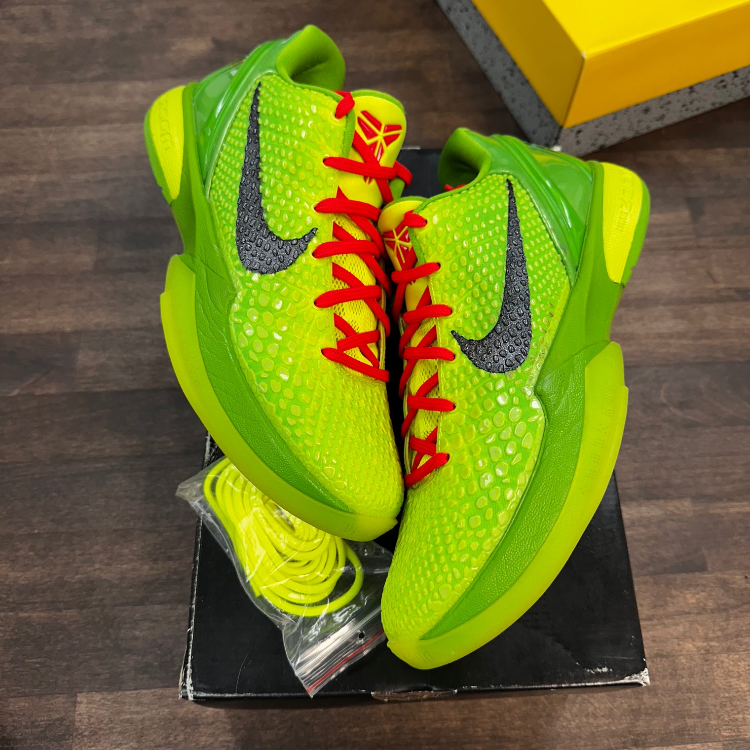 Grinch Kobe 6 (USED)