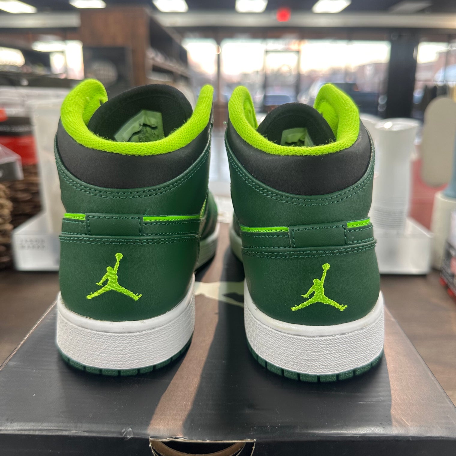 (GS) Gorge Green Jordan 1 Mid (USED)
