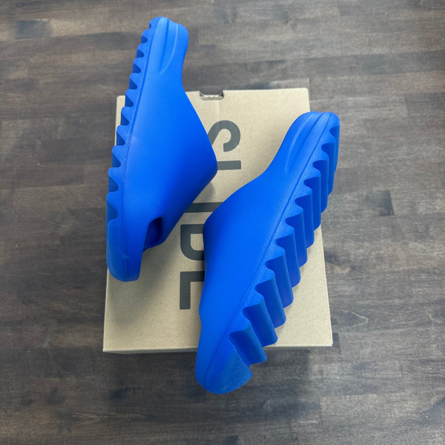 Azure Yeezy Slide (USED)