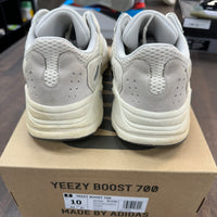 Analog Yeezy 700 (USED)