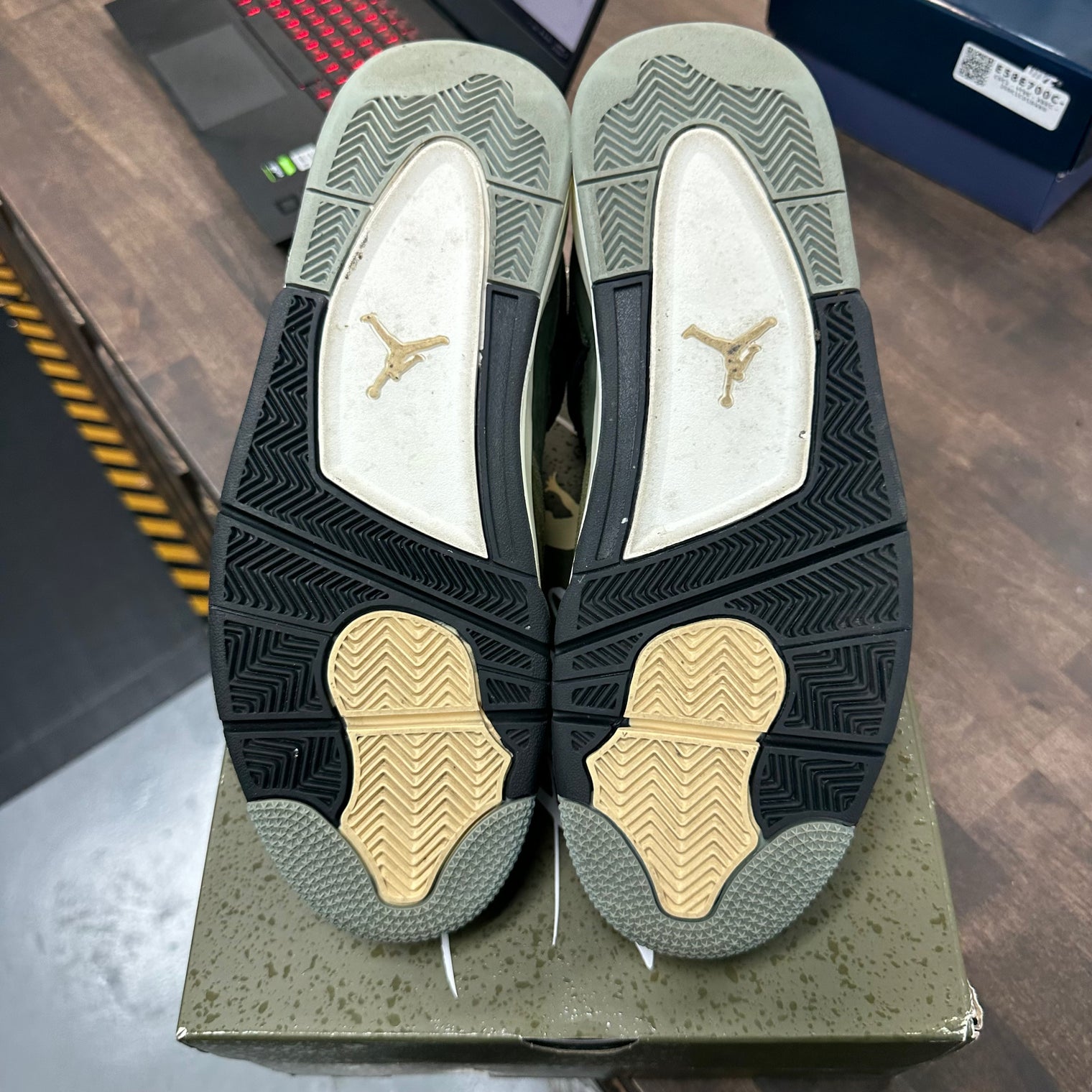 Olive Craft Jordan 4 (USED)