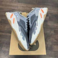 Magnet Yeezy 700 (Lightly worn)