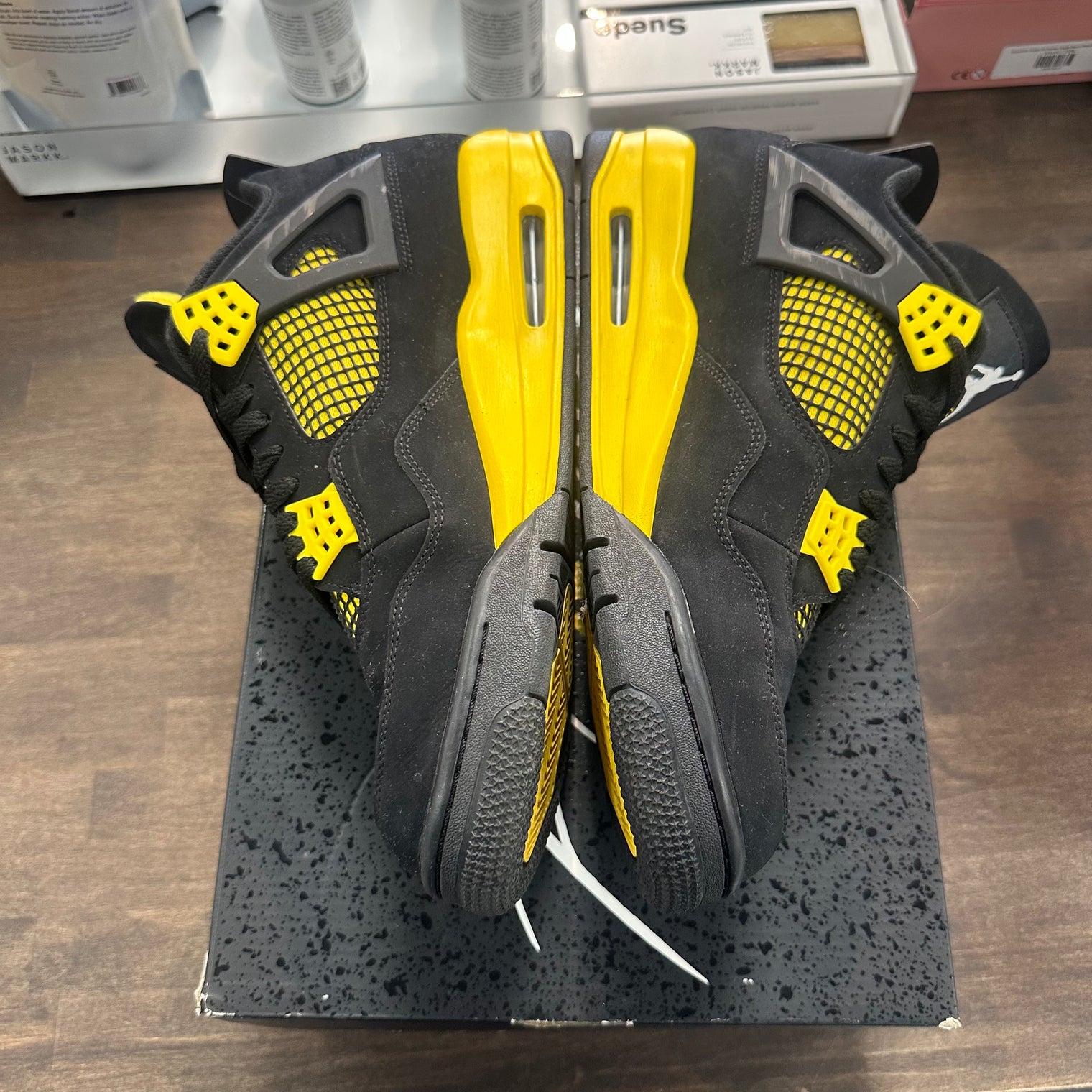 Yellow Thunder Jordan 4 (USED)