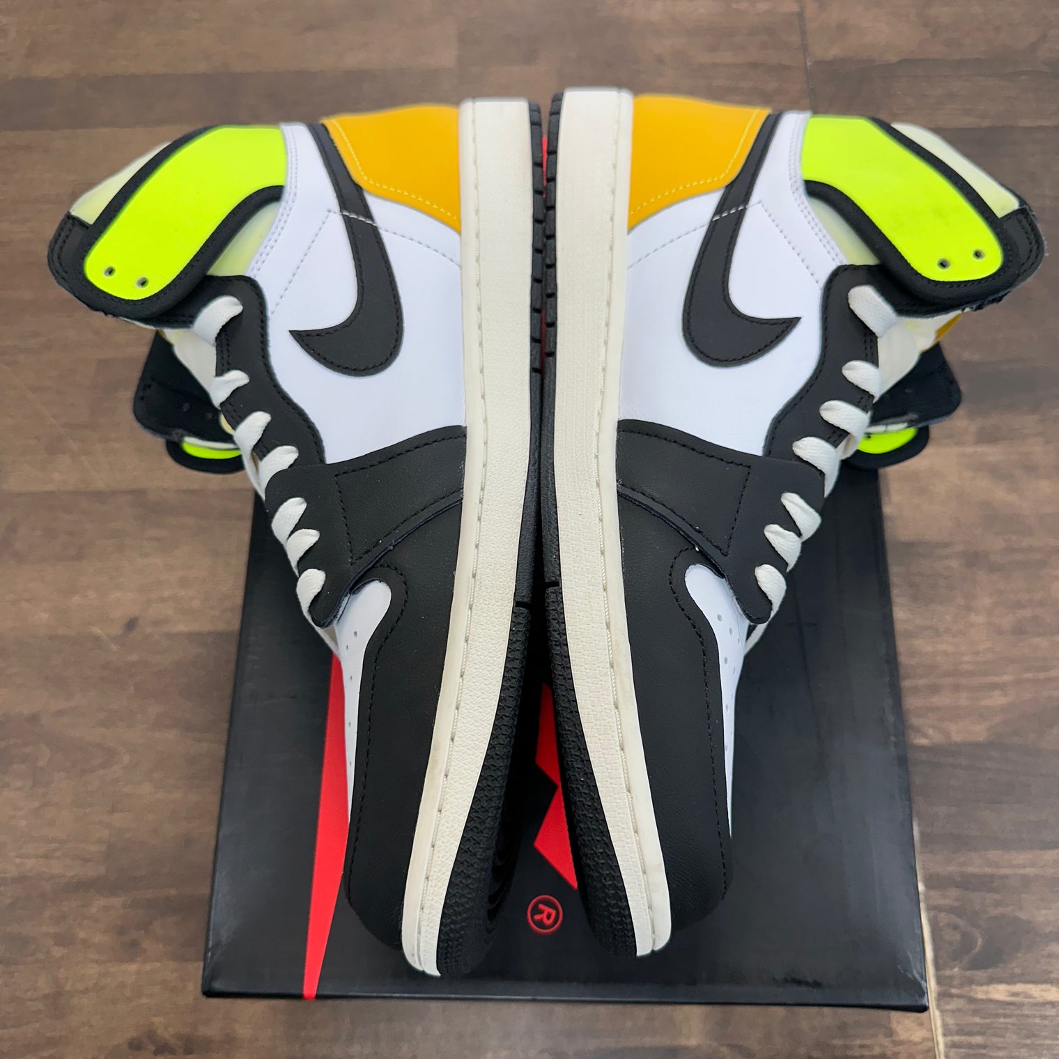 Jordan 1 Retro High White Black Volt University Gold (USED)