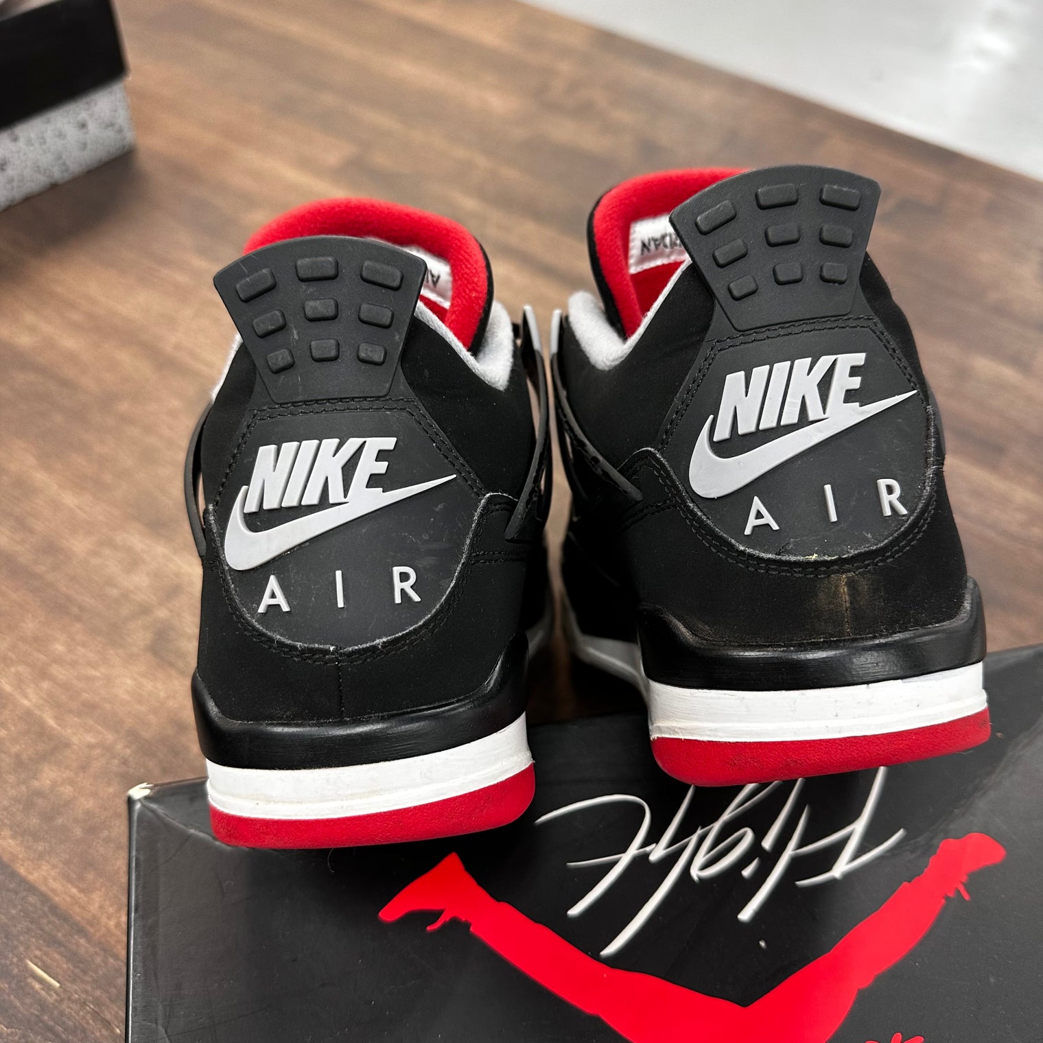 Bred Jordan 4 (2019) (USED)