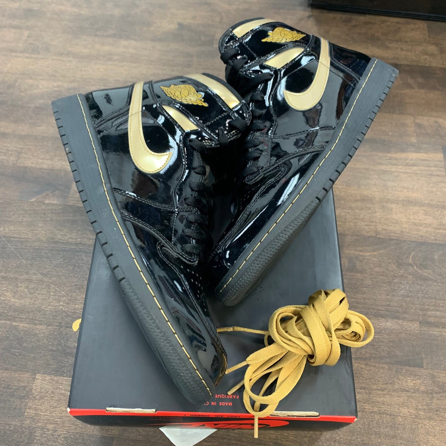 Black Metallic Gold Jordan 1 High (USED,No Box Top)