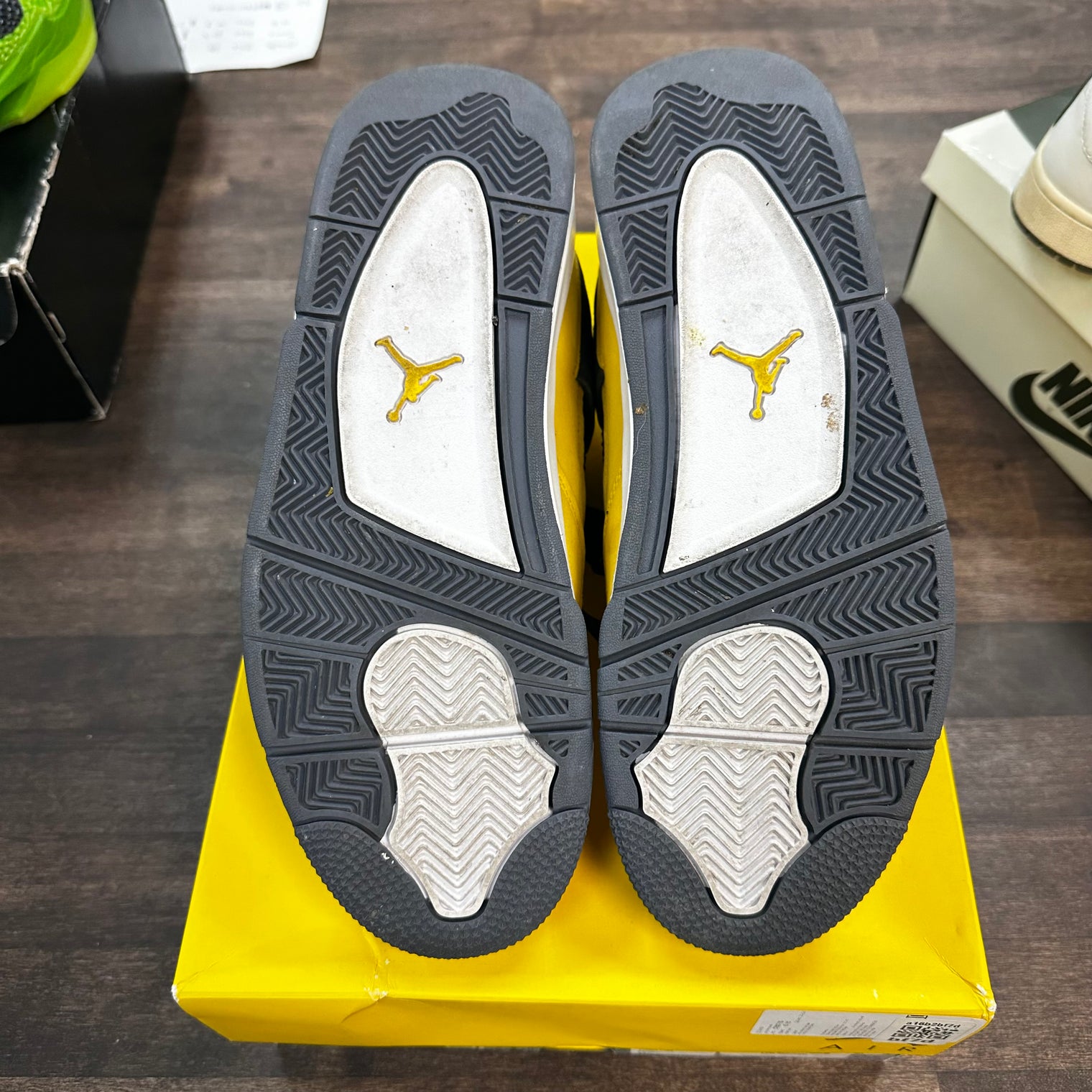Lightning Jordan 4 (USED)
