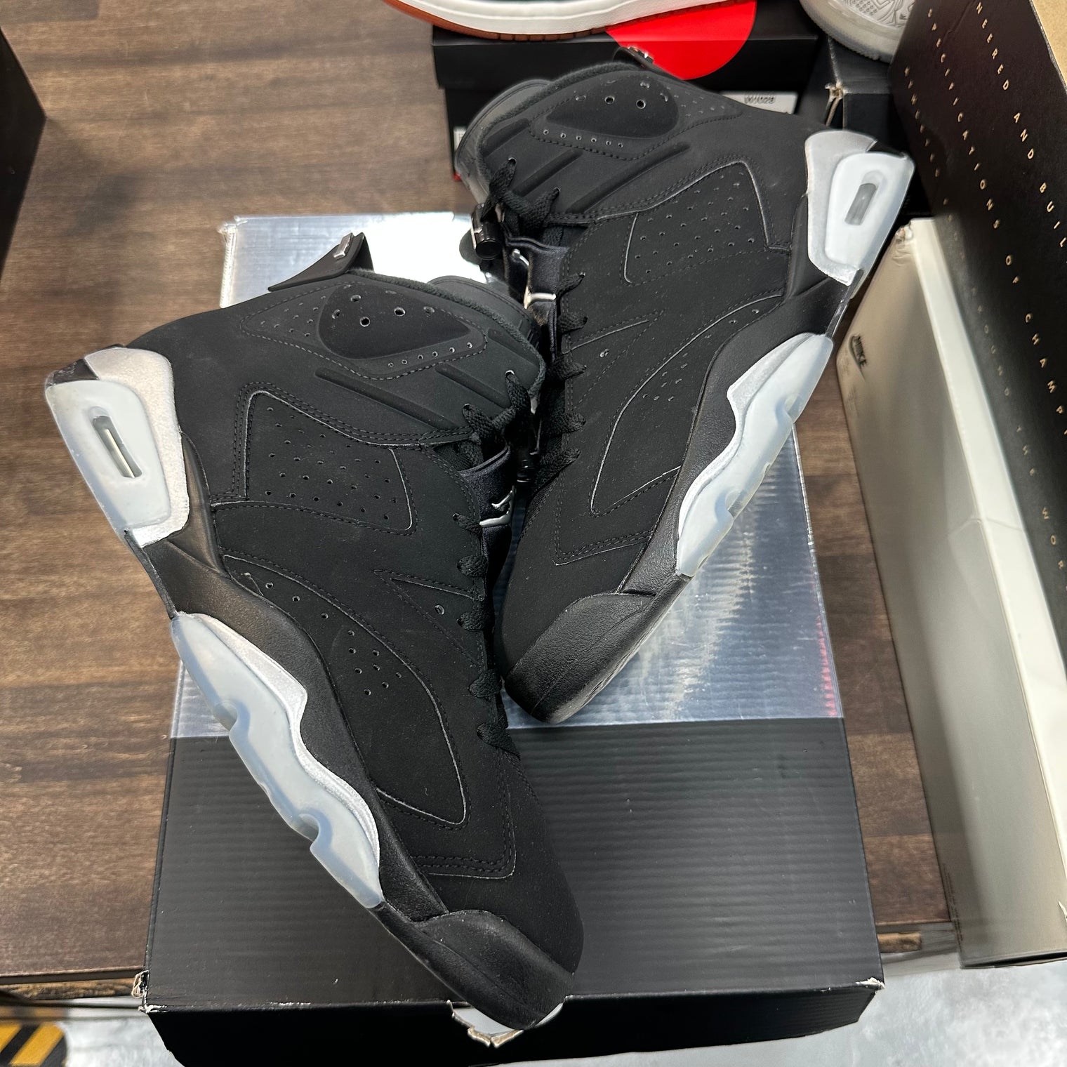 Chrome Jordan 6 (USED)