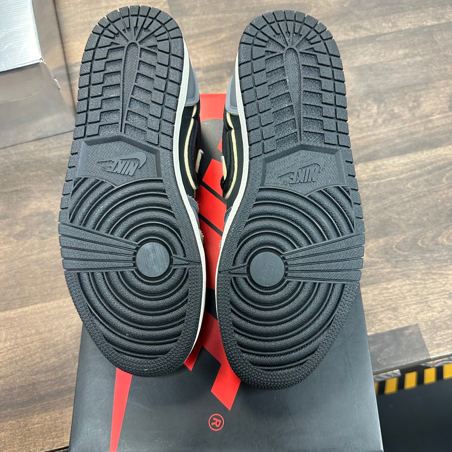 Smoke Grey EX Jordan 1 Low (USED)