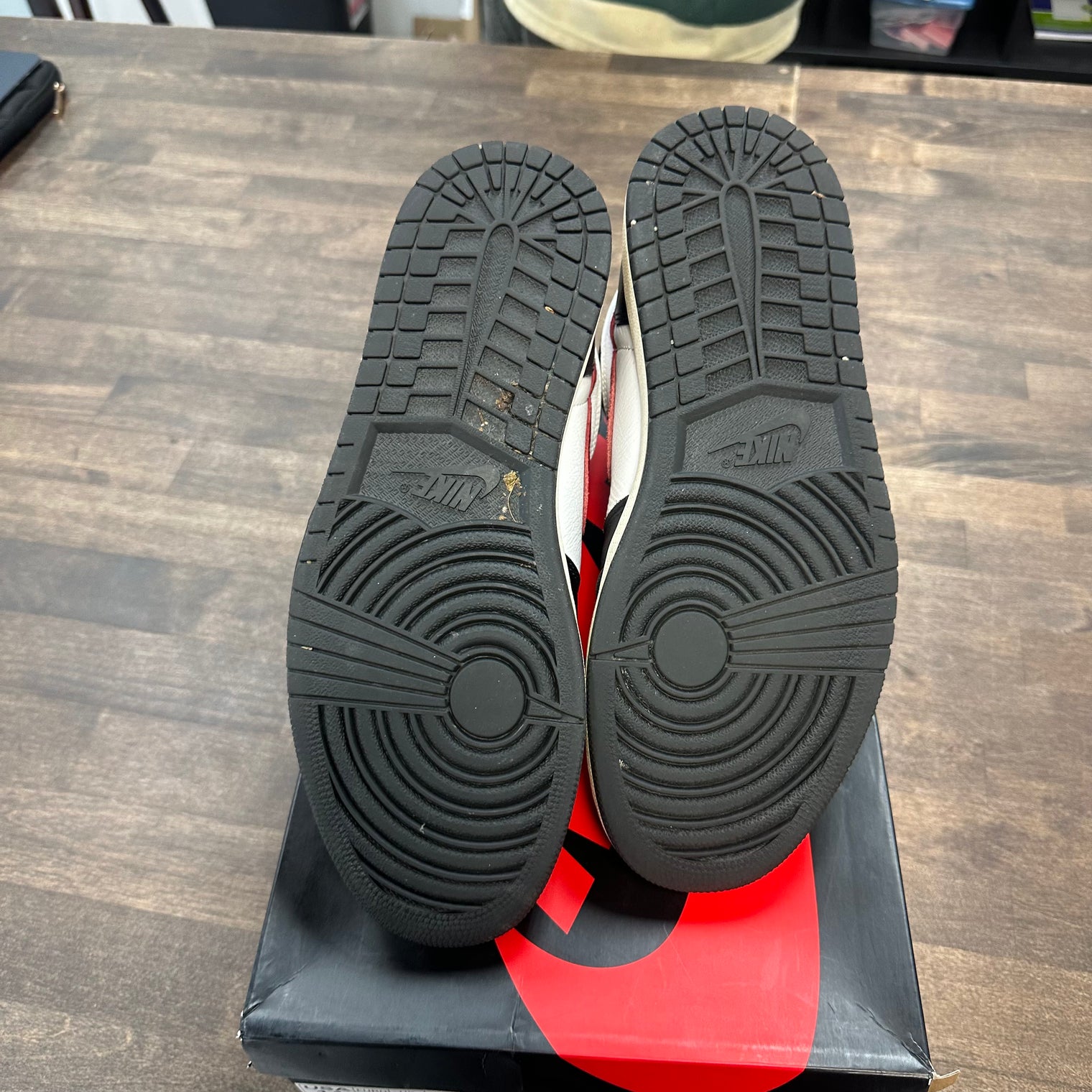 Gym Red Jordan 1 High (USED)