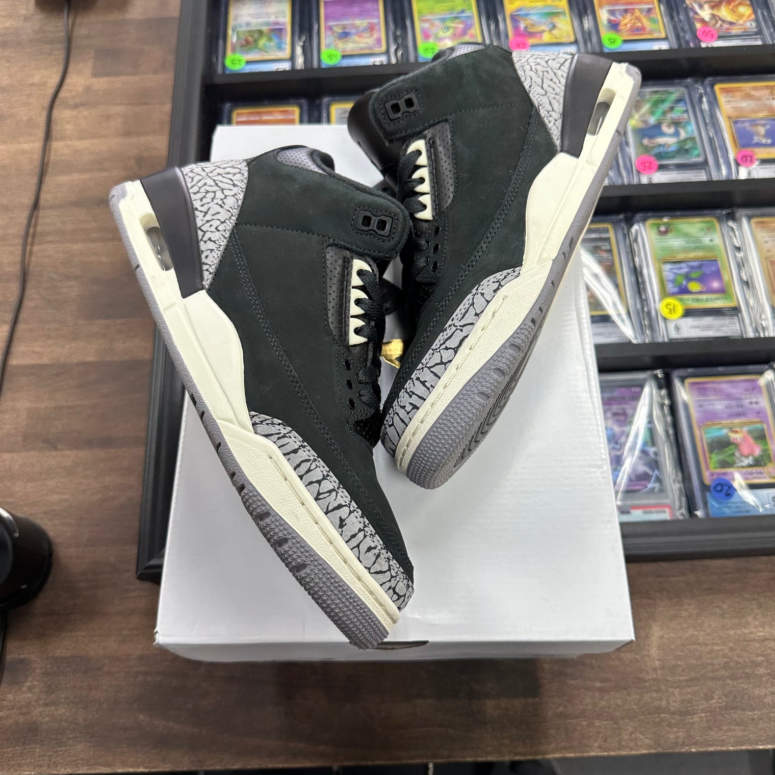 Off Noir Jordan 3 (W) (USED)
