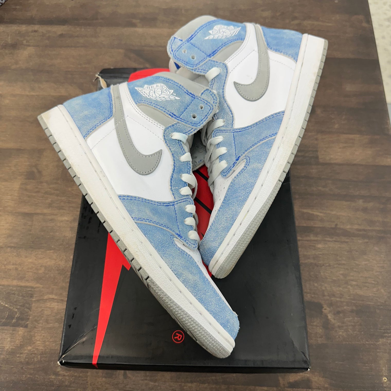 Hyper Royal Jordan 1 High (USED)