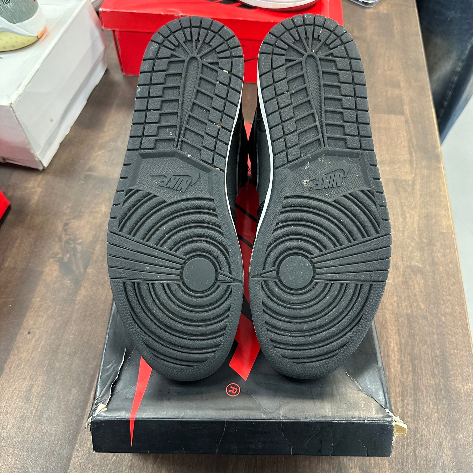 Black Gym Red Jordan 1 High (USED)