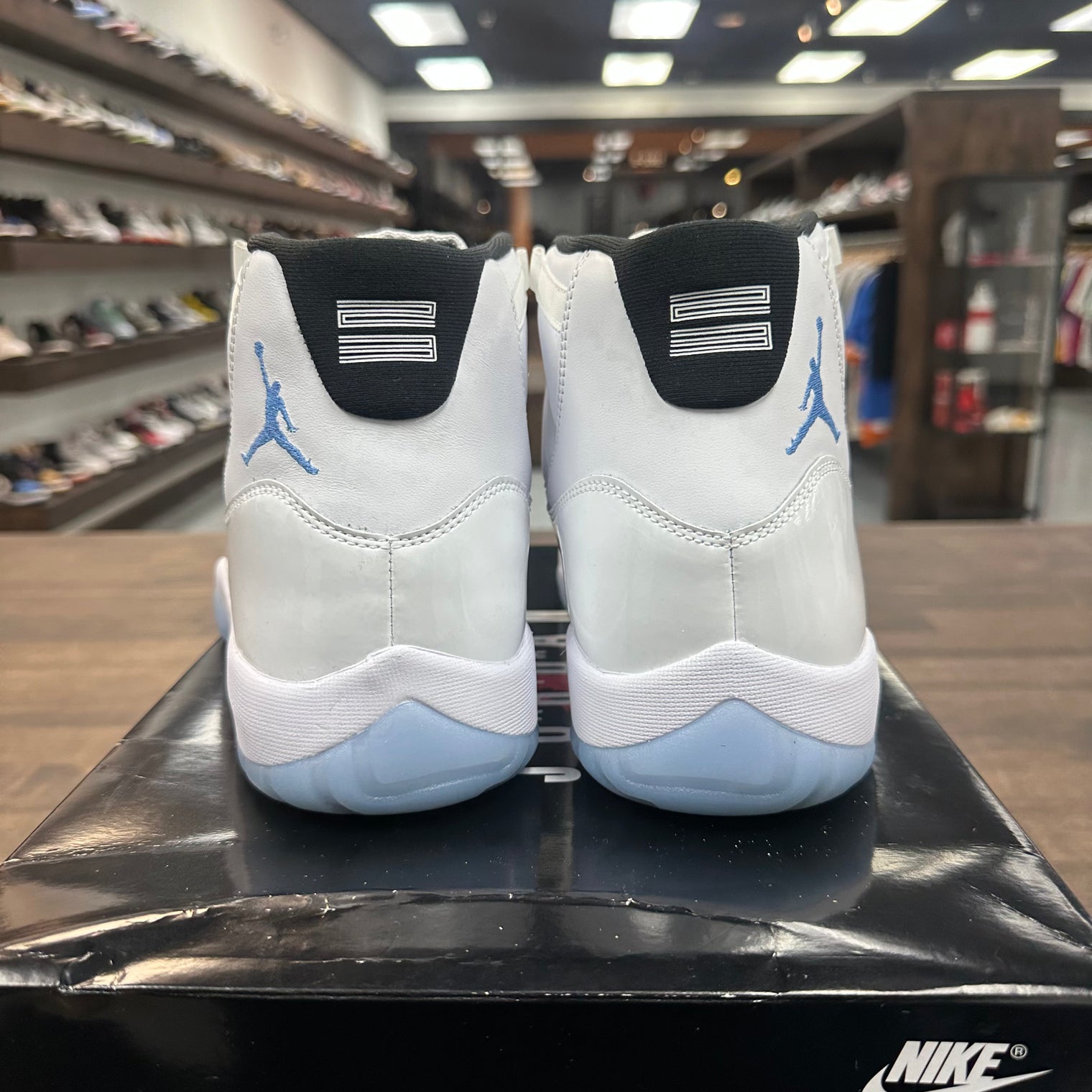 Legend Blue Jordan 11 (USED)