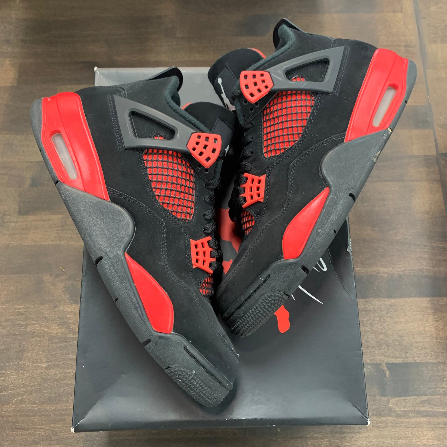 Red Thunder Jordan 4 (USED)