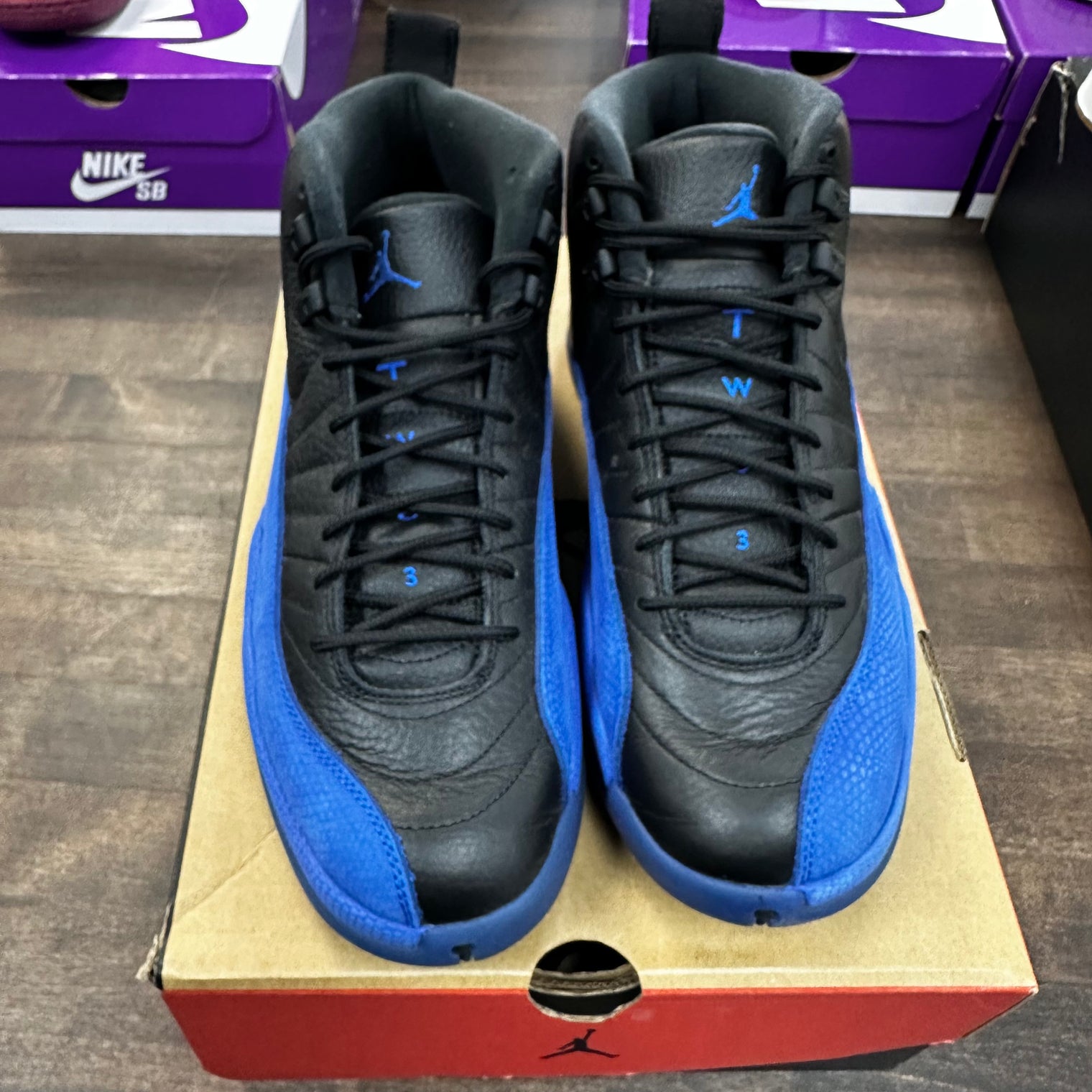 Hyper Royal Jordan 12 (USED)